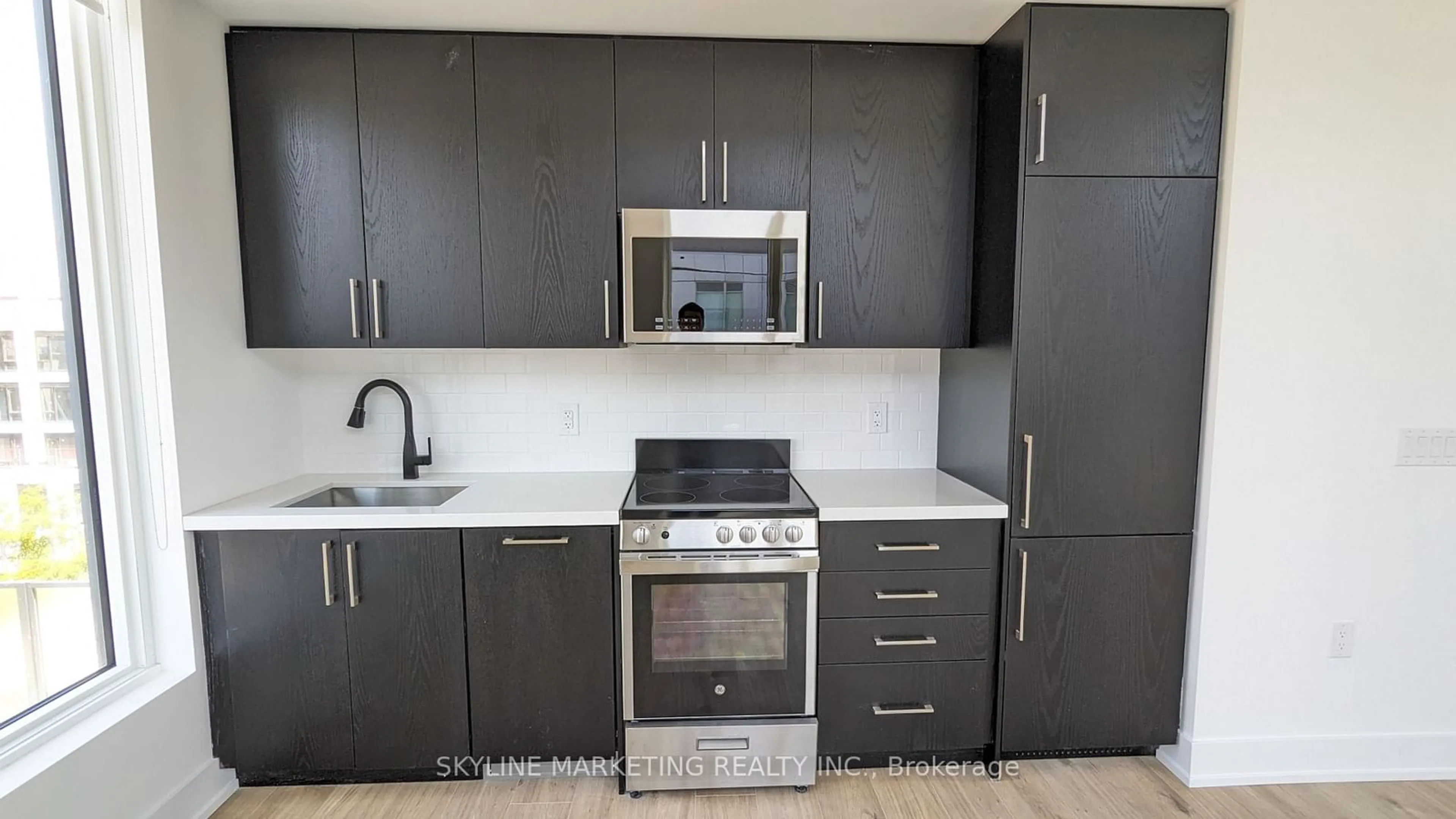 Standard kitchen, ceramic/tile floor for 2450 Old Bronte Rd #803, Oakville Ontario L6M 5P6