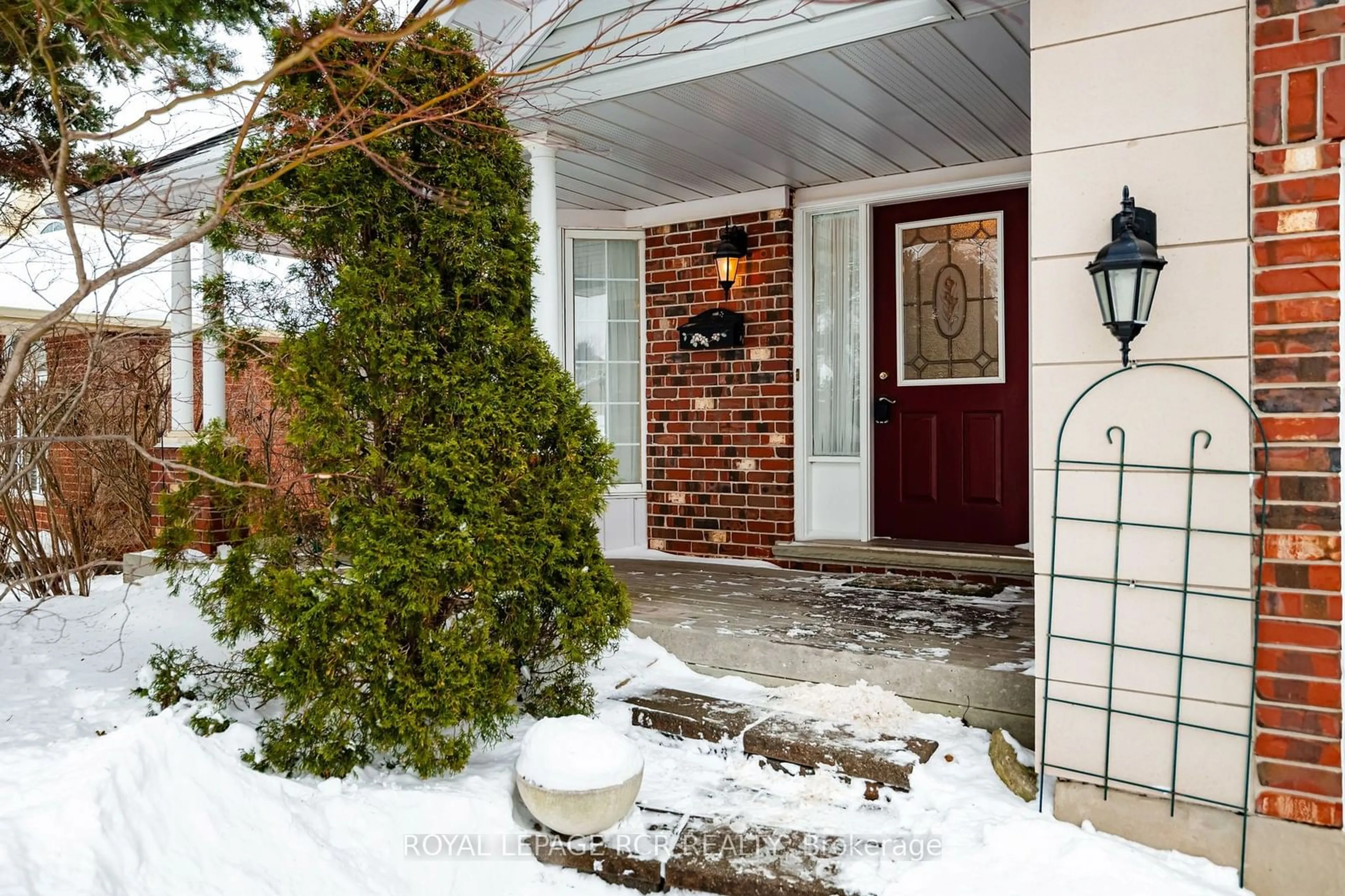 Indoor entryway for 206 Amelia St, Orangeville Ontario L9W 4T2