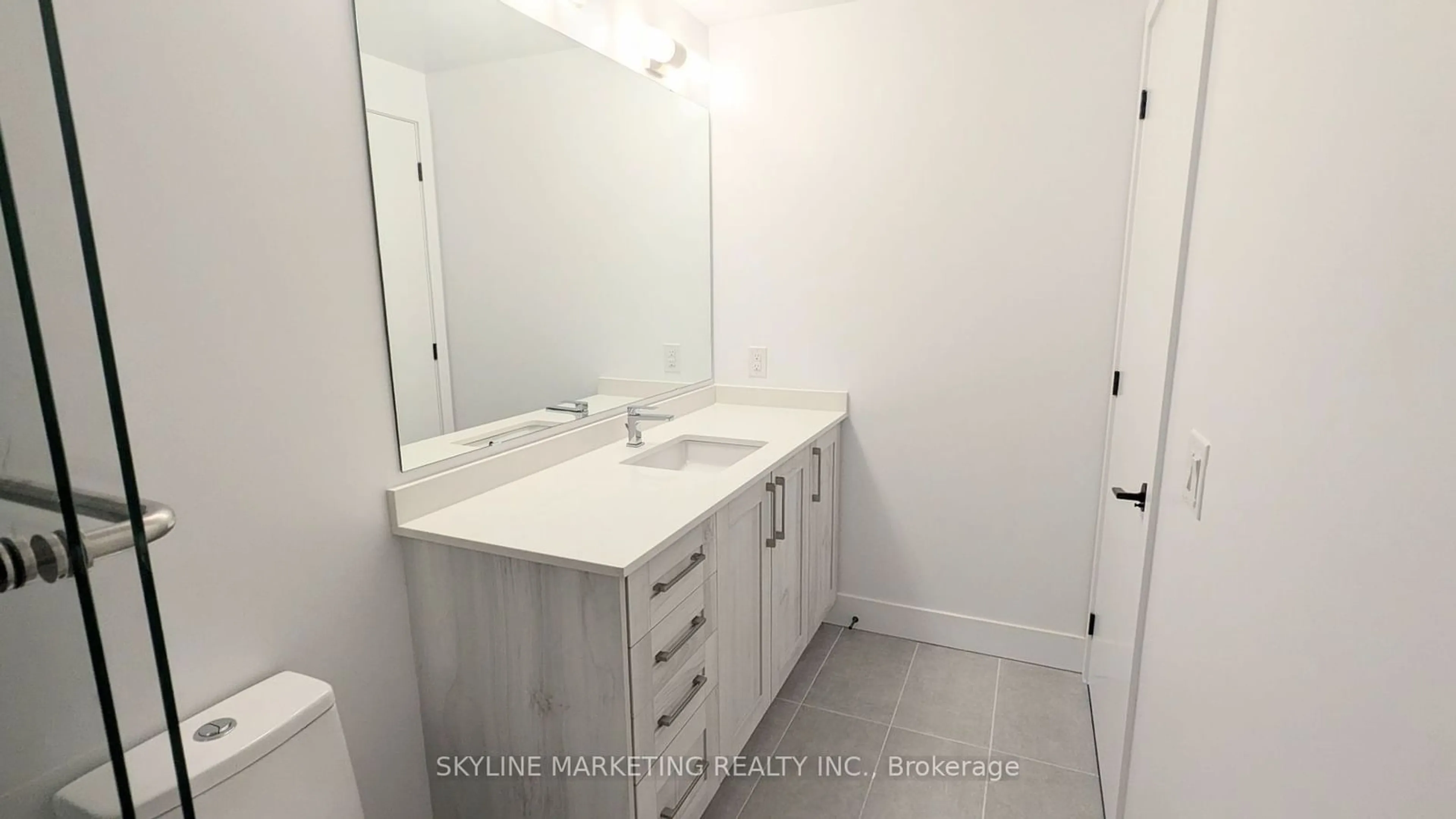 Standard bathroom, ceramic/tile floor for 2450 Old Bronte Rd #435, Oakville Ontario L6M 5P6