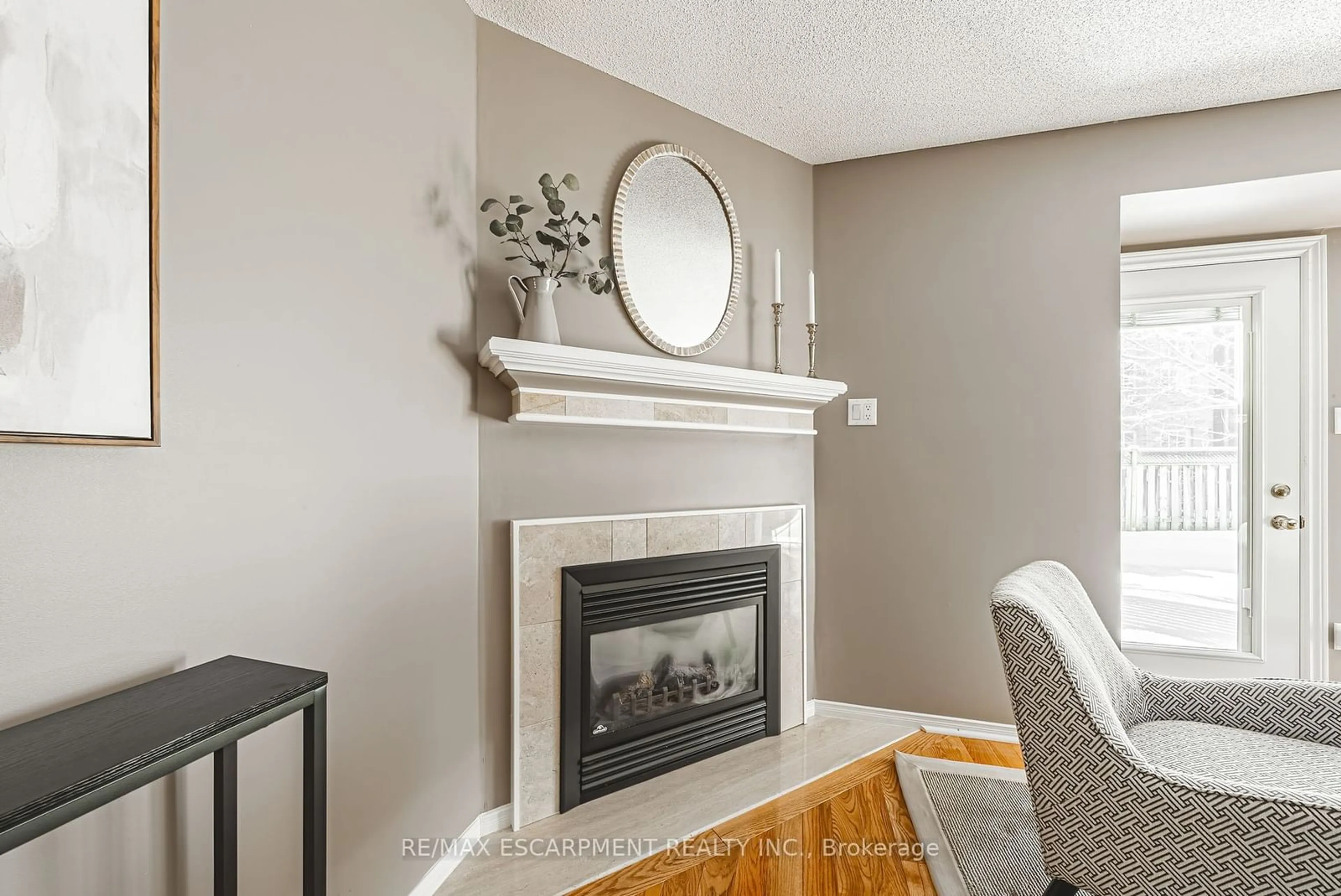 Living room with furniture, unknown for 3333 New St #9, Burlington Ontario L7N 1N1