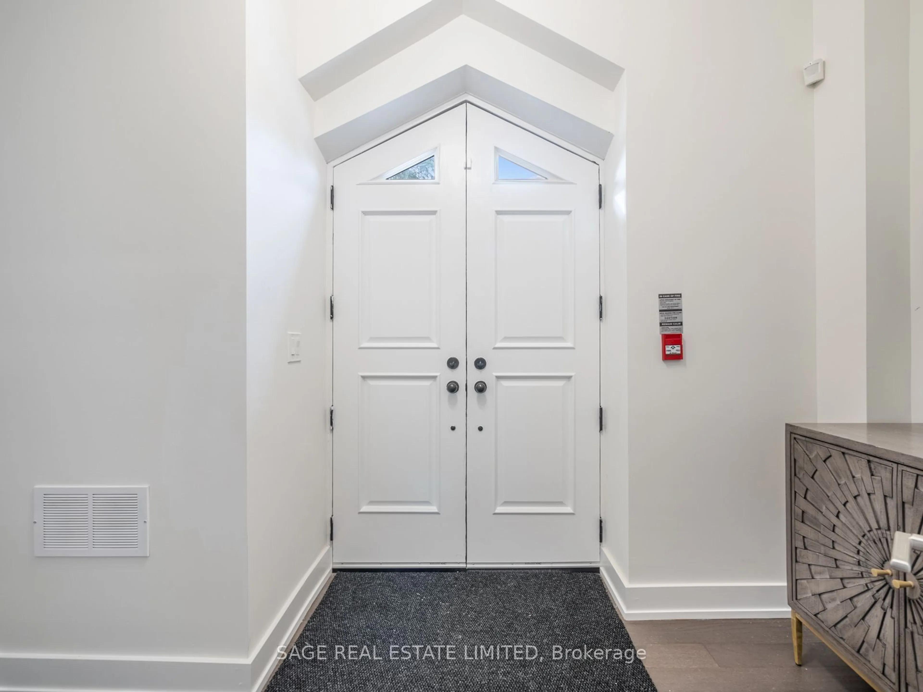 Indoor entryway for 1183 Dufferin St #102, Toronto Ontario M6H 4B7