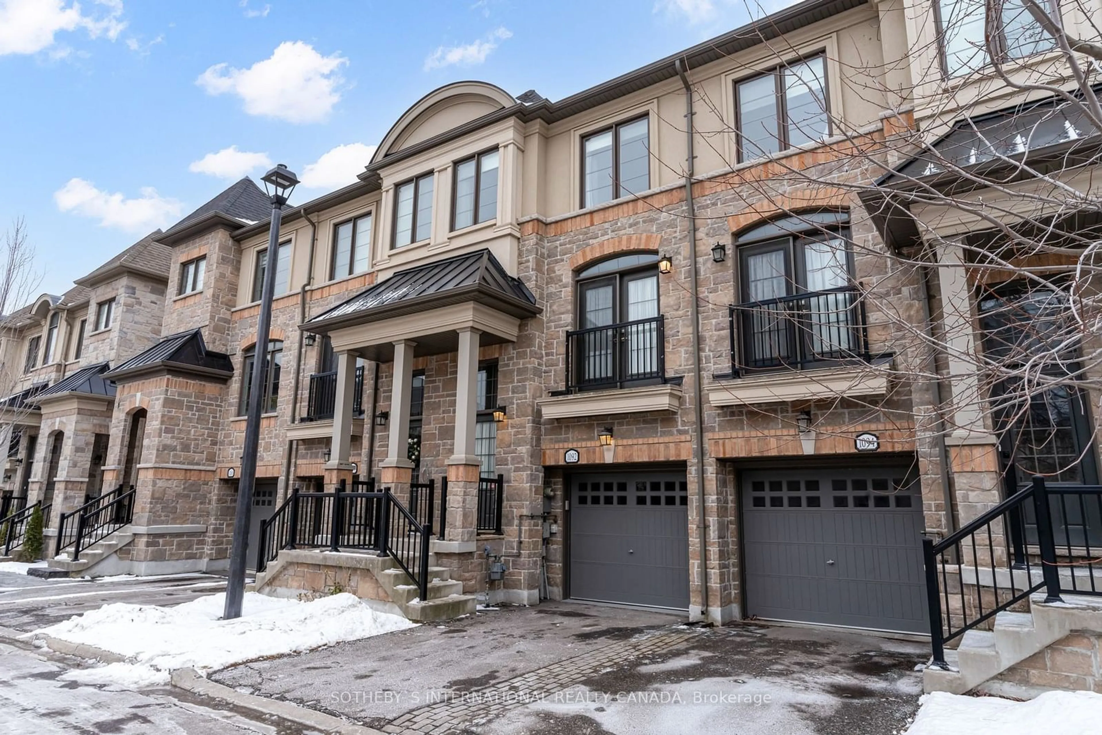 Home with brick exterior material, street for 1092 Beachcomber Rd, Mississauga Ontario L5G 0B1