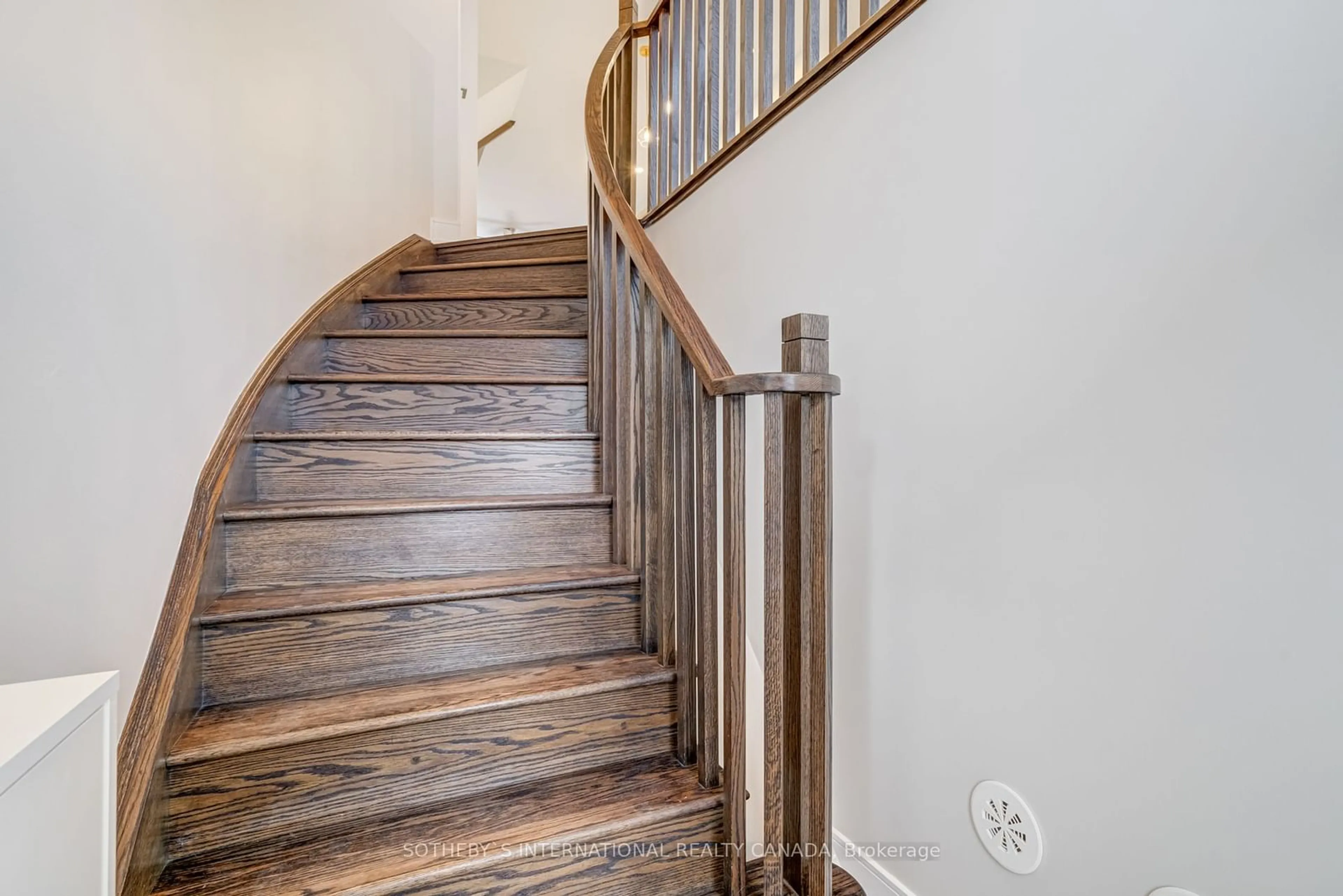 Stairs for 1092 Beachcomber Rd, Mississauga Ontario L5G 0B1