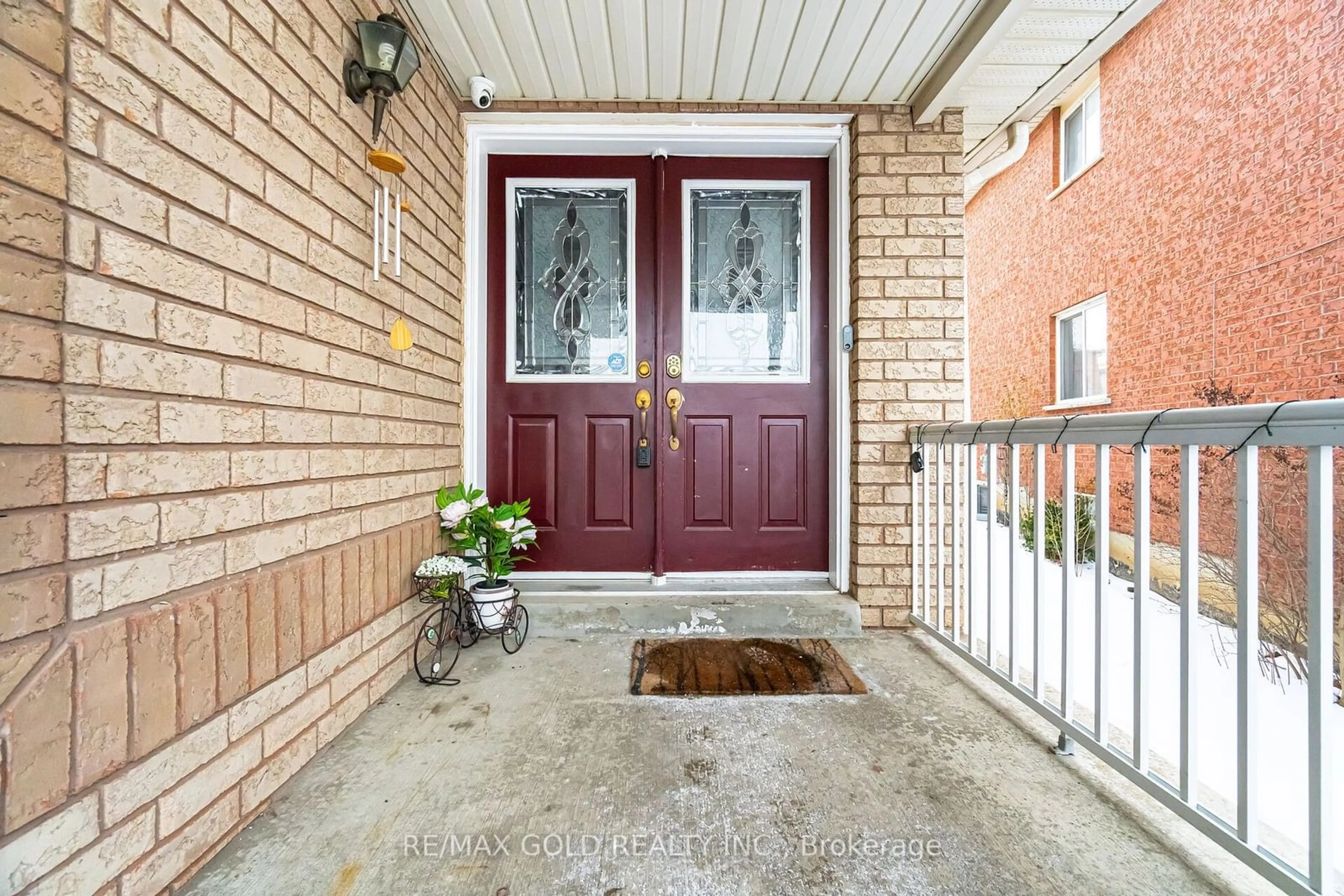 Indoor entryway for 28 Binder Twine Tr, Brampton Ontario L6Y 0X3