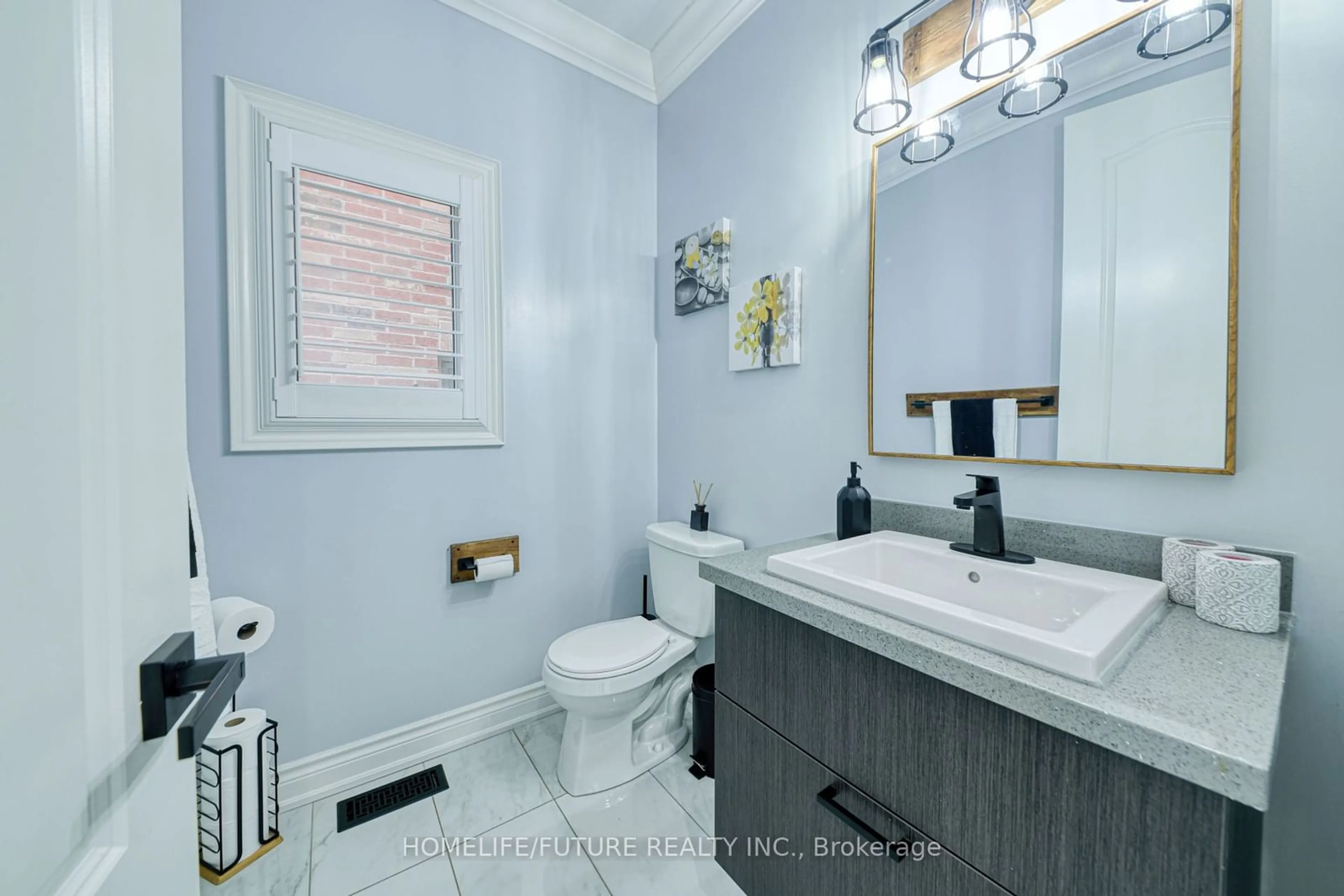 Standard bathroom, ceramic/tile floor for 14 Dancing Waters Rd, Brampton Ontario L6Y 6B5