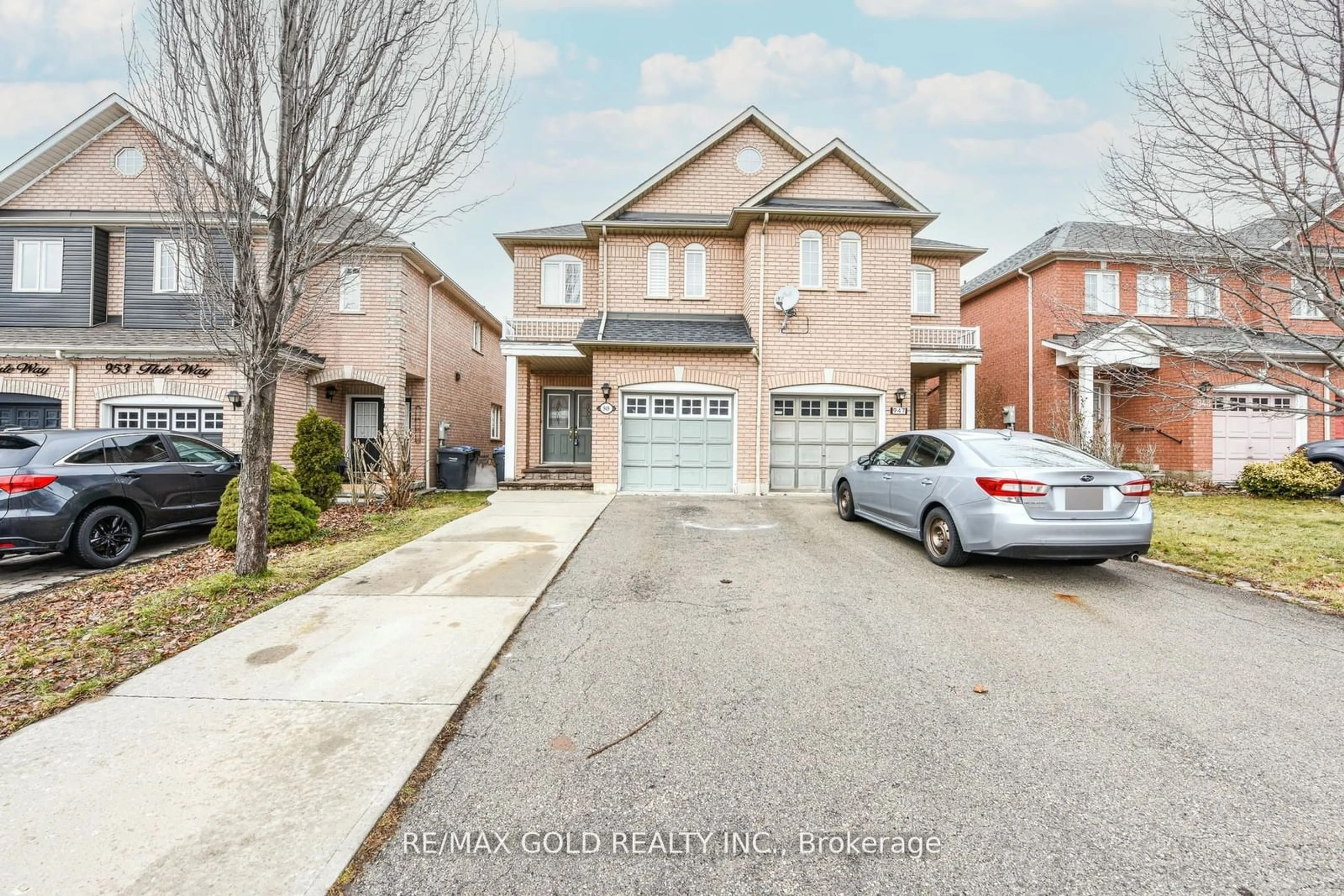 Home with brick exterior material, street for 949 Flute Way, Mississauga Ontario L5W 1S7