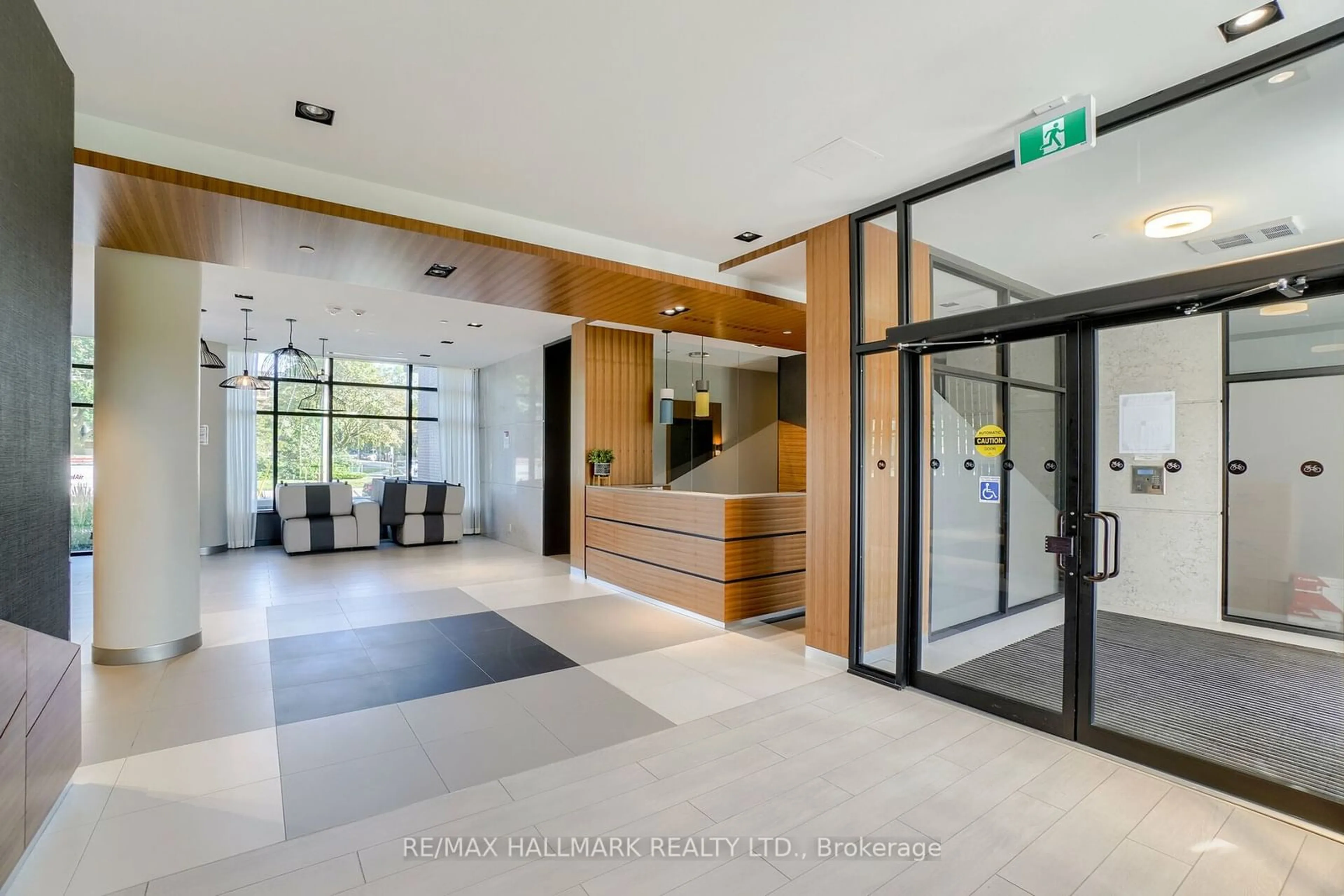 Indoor foyer for 1 Neighbourhood Lane #502, Toronto Ontario M8Y 0C2