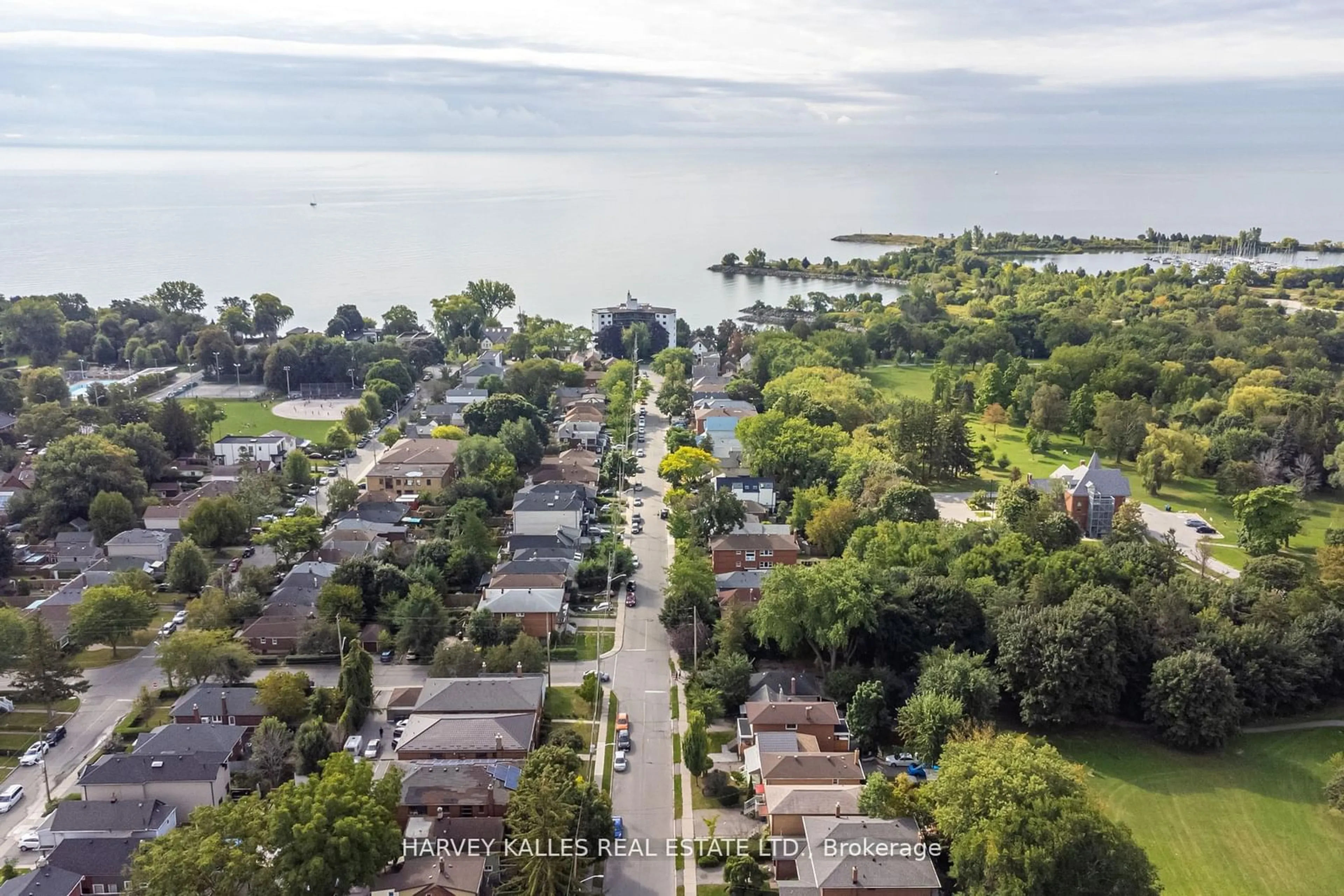 A pic from outside/outdoor area/front of a property/back of a property/a pic from drone, water/lake/river/ocean view for 72 Thirteenth St, Toronto Ontario M8V 3H6