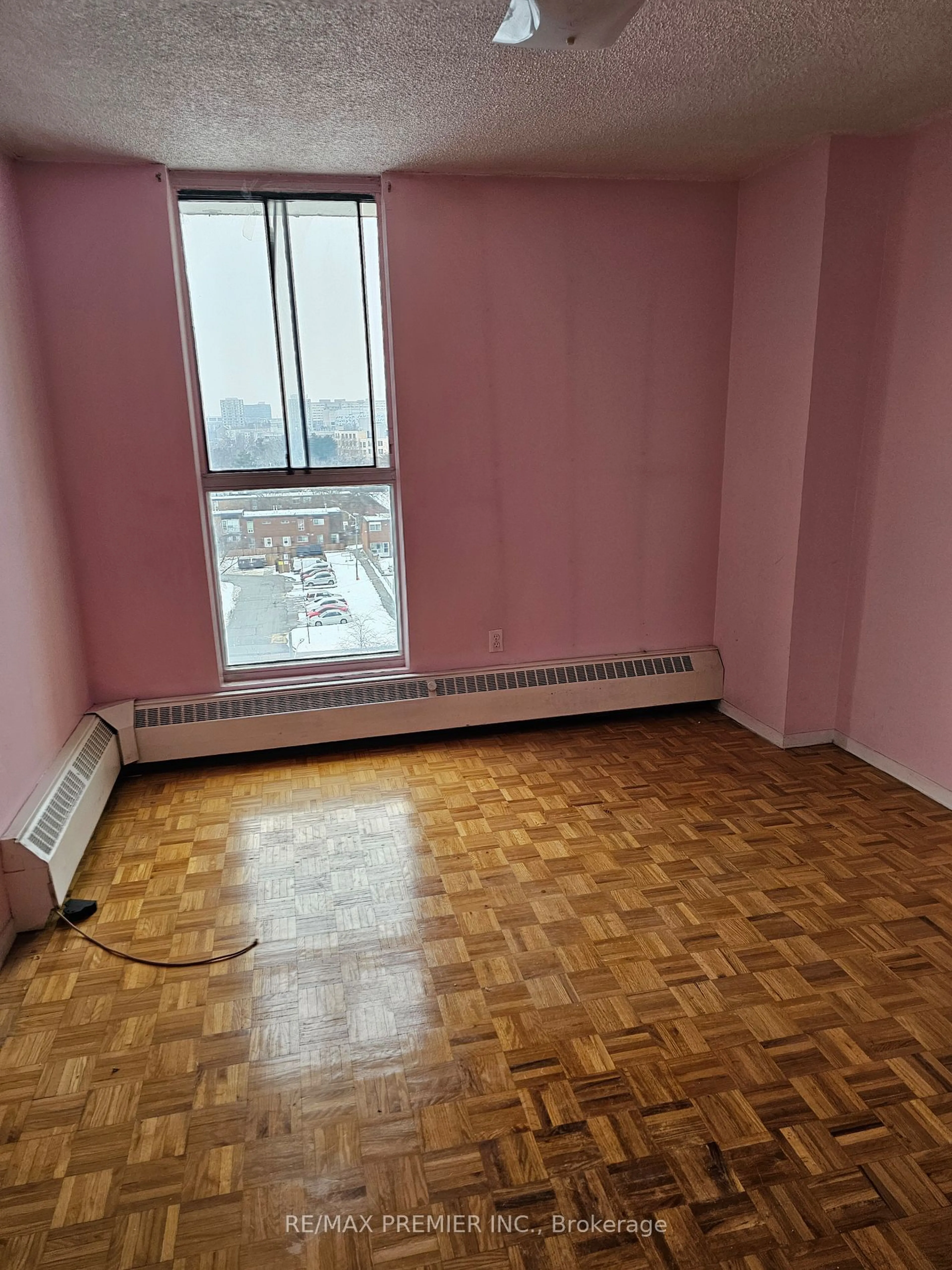 A pic of a room for 4673 Jane St ## 811, Toronto Ontario M3N 2L1