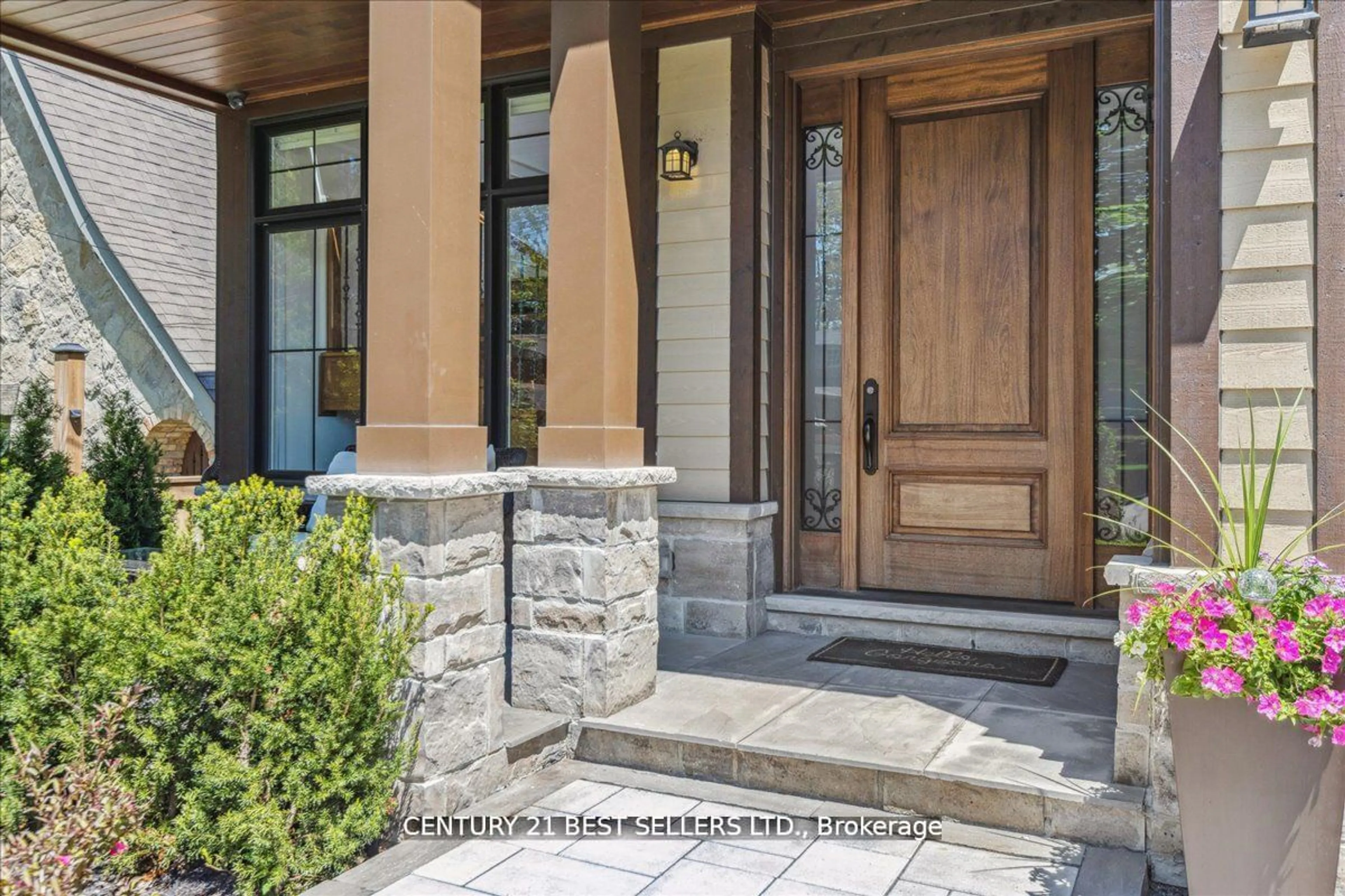 Indoor entryway for 41 Cudmore Rd, Oakville Ontario L6L 2Y4