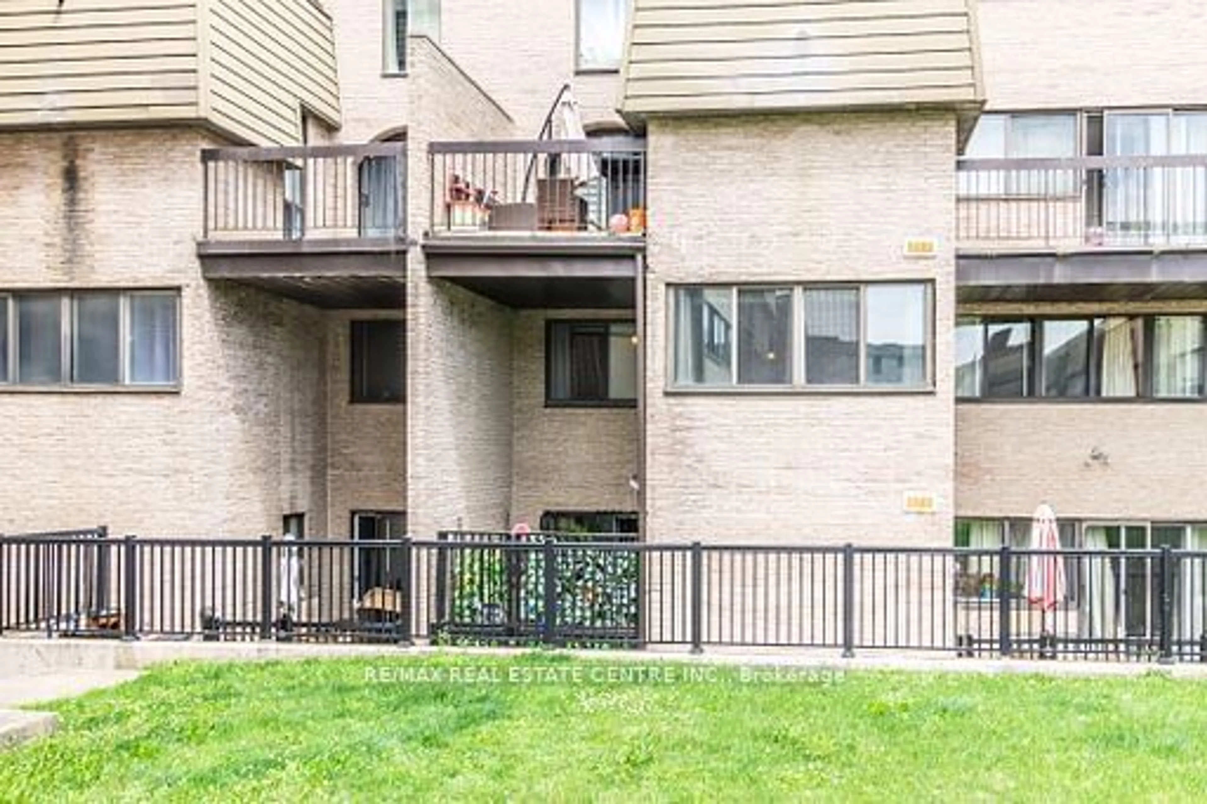 Patio, unknown for 2095 Roche Crt #124, Mississauga Ontario L5K 2C8