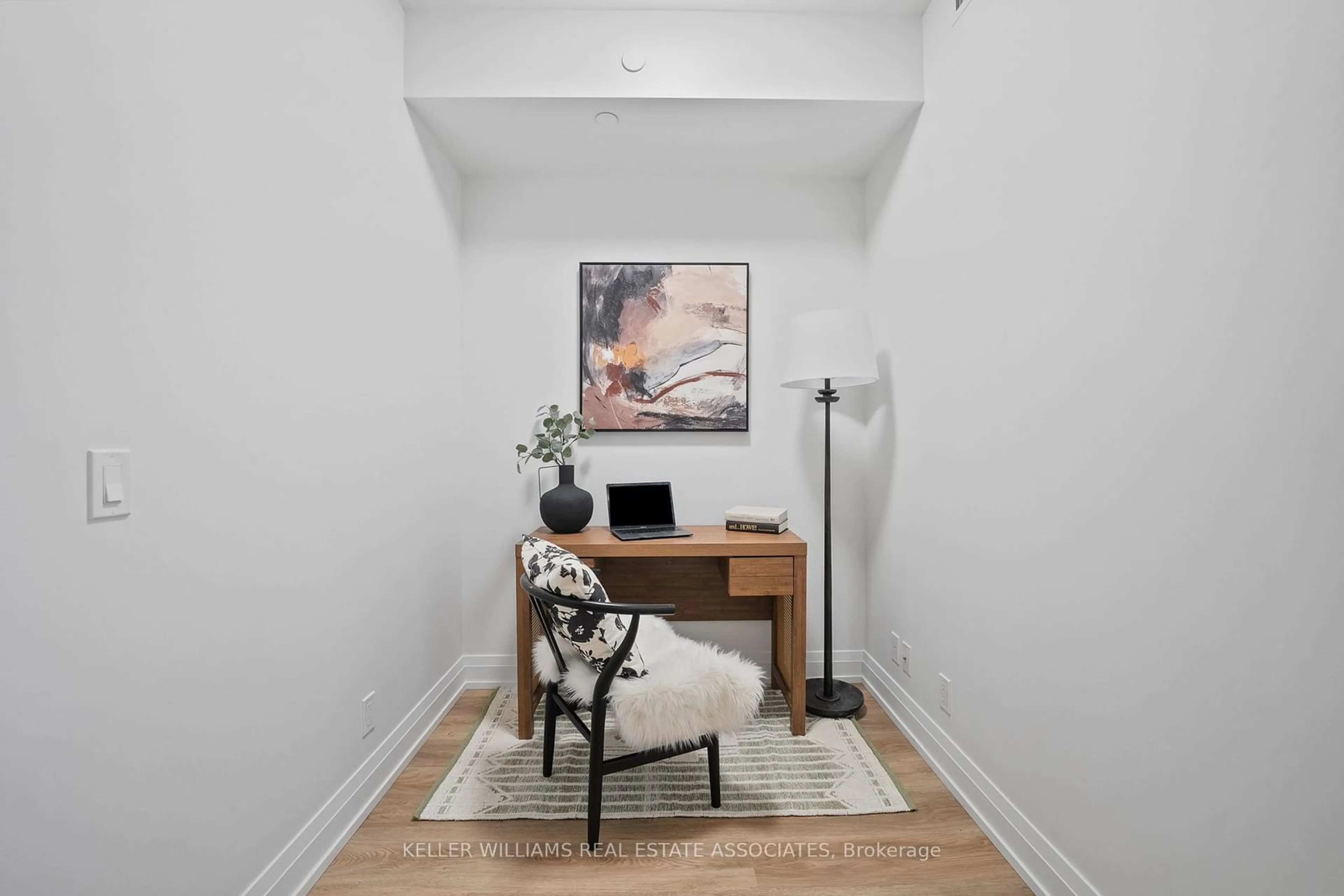 Indoor entryway for 17 Zorra St #1608, Toronto Ontario M8Z 4Z6