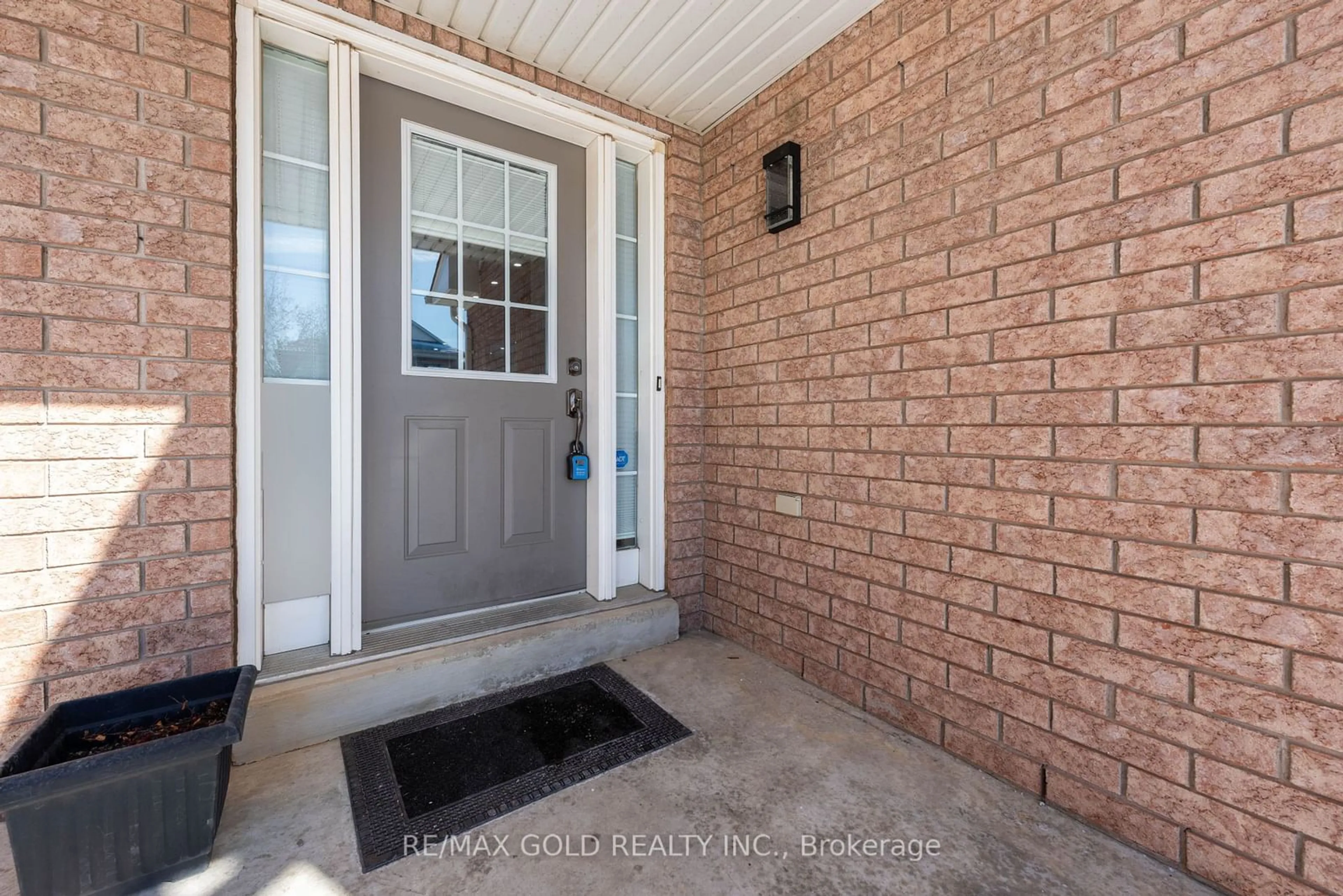 Indoor entryway for 3336 Fountain Park Ave, Mississauga Ontario L5M 7E2