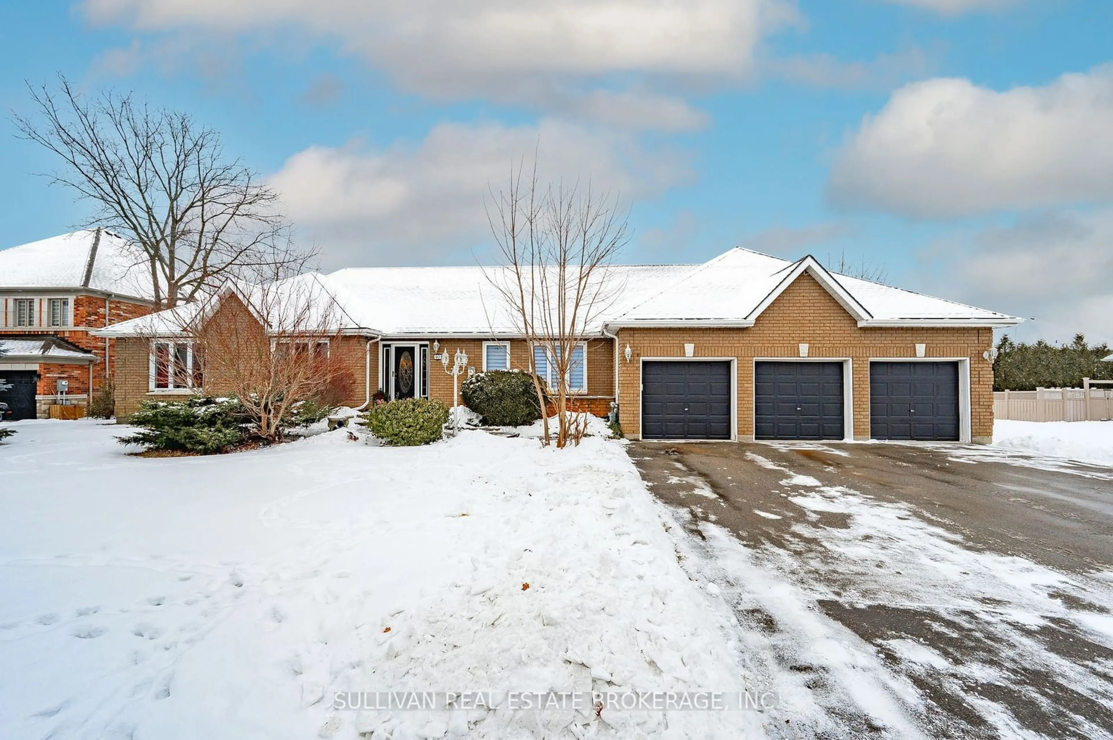 A pic from outside/outdoor area/front of a property/back of a property/a pic from drone, street for 90 Colonel Bertram Rd, Brampton Ontario L6Z 4T6