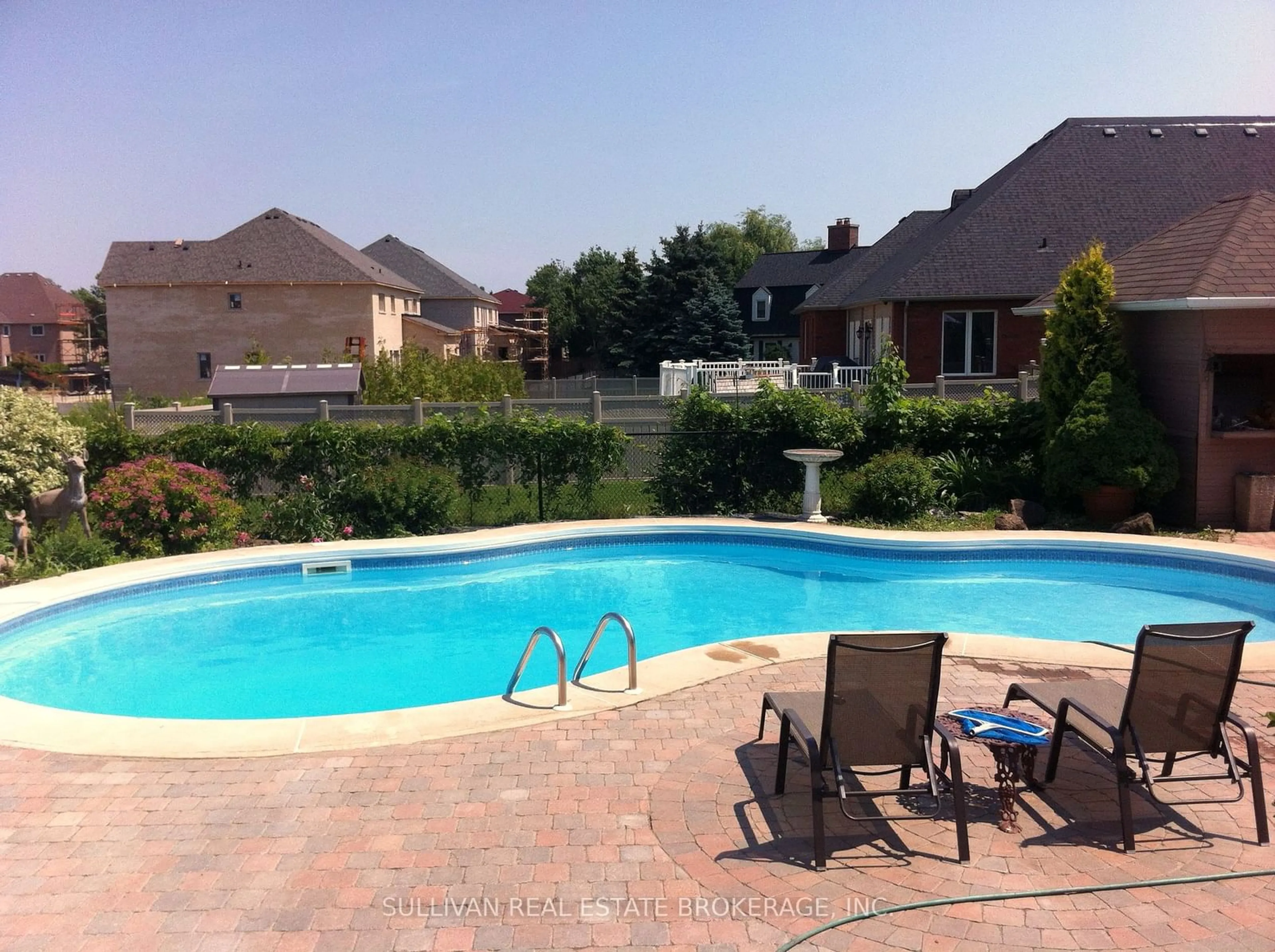 Pool for 90 Colonel Bertram Rd, Brampton Ontario L6Z 4T6