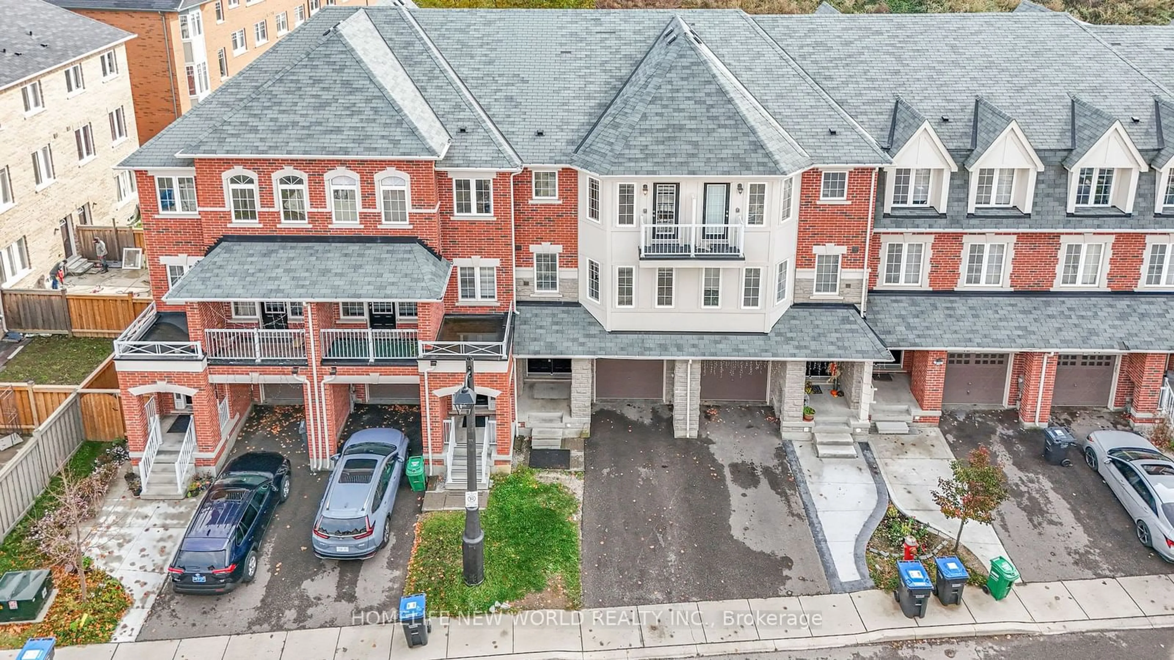 A pic from outside/outdoor area/front of a property/back of a property/a pic from drone, unknown for 8 Shiff Cres, Brampton Ontario L6Z 0H5