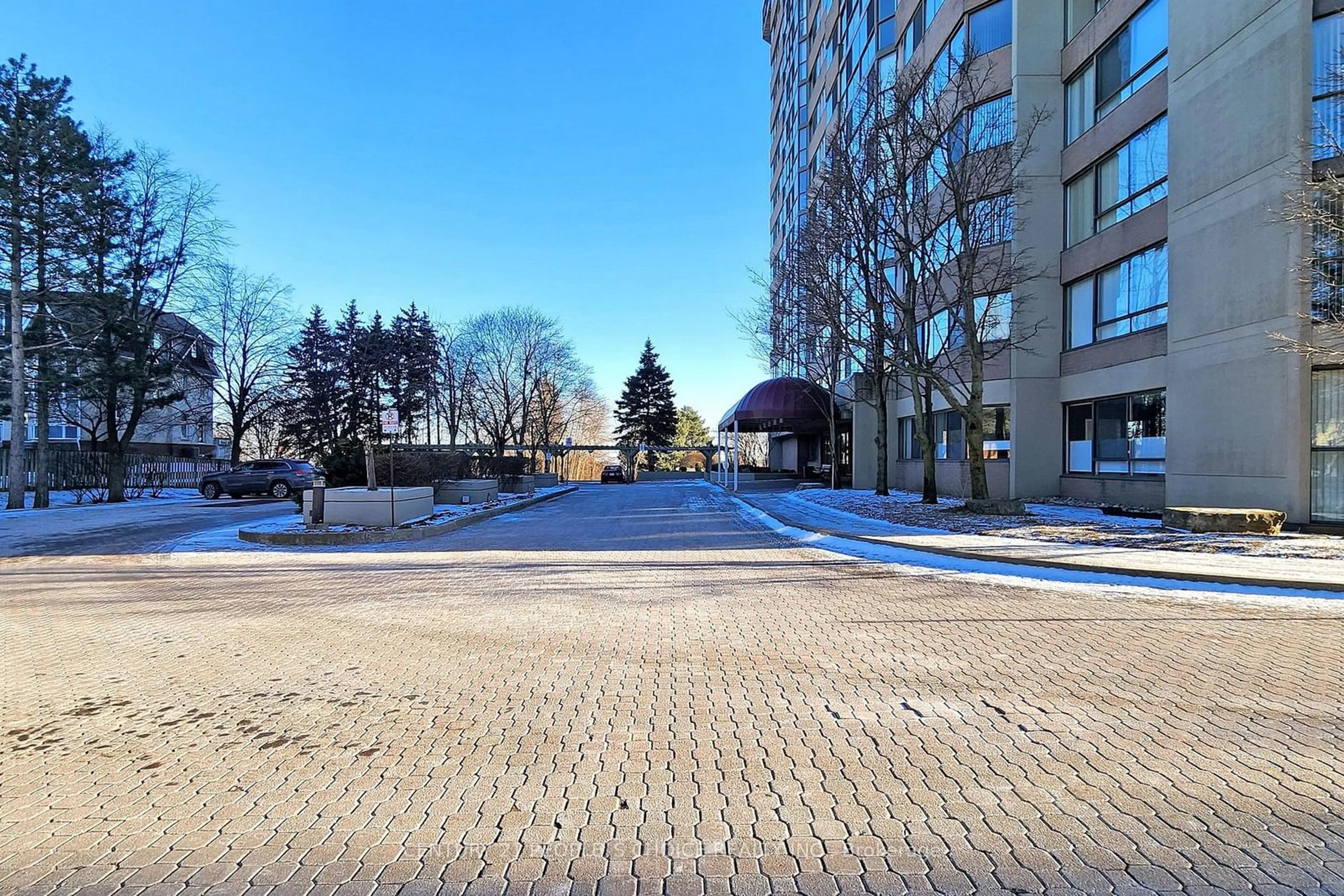 Patio, street for 880 Dundas St #908, Mississauga Ontario L5C 4H3