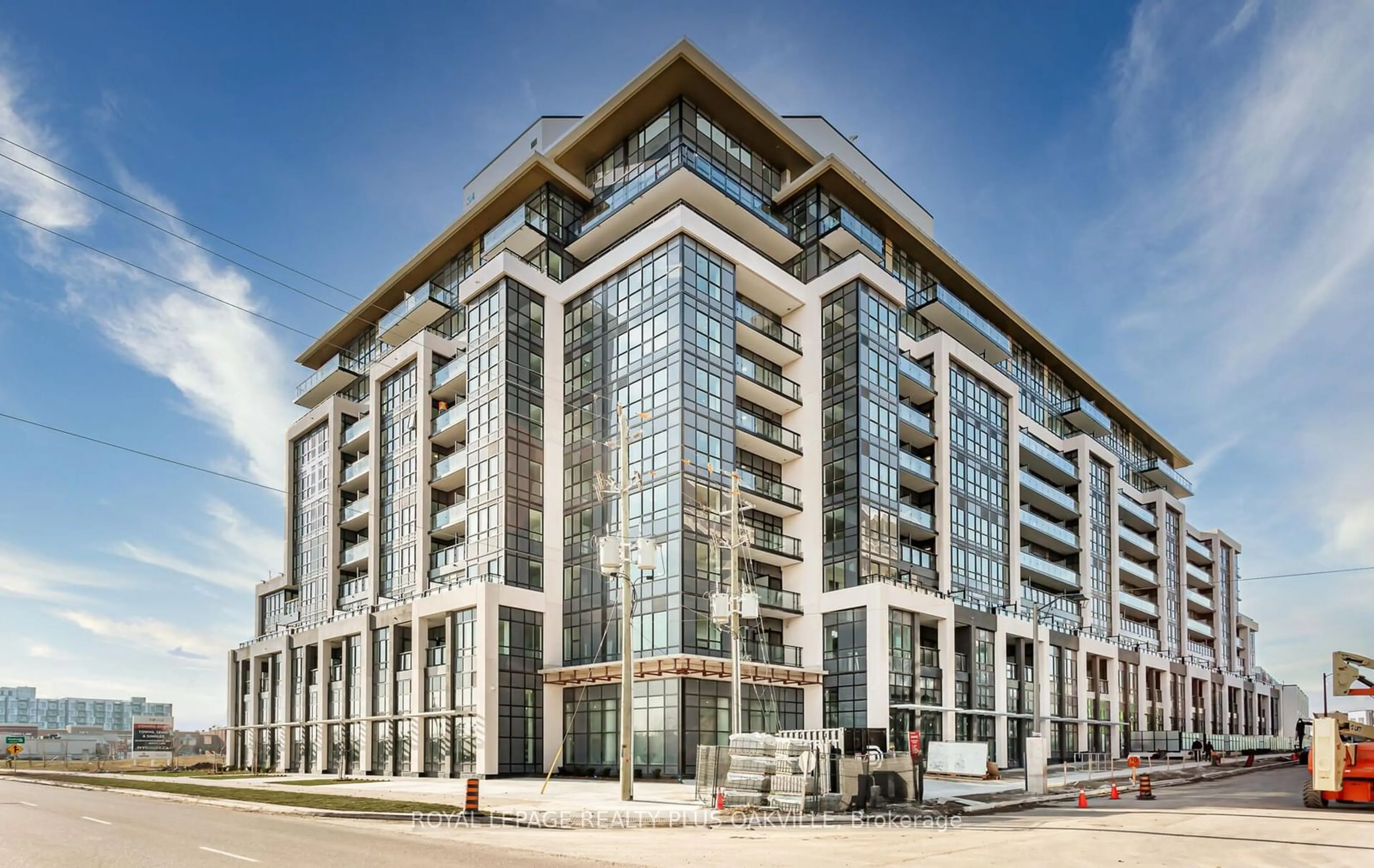 Indoor foyer for 405 Dundas St #238, Oakville Ontario L6M 5P9