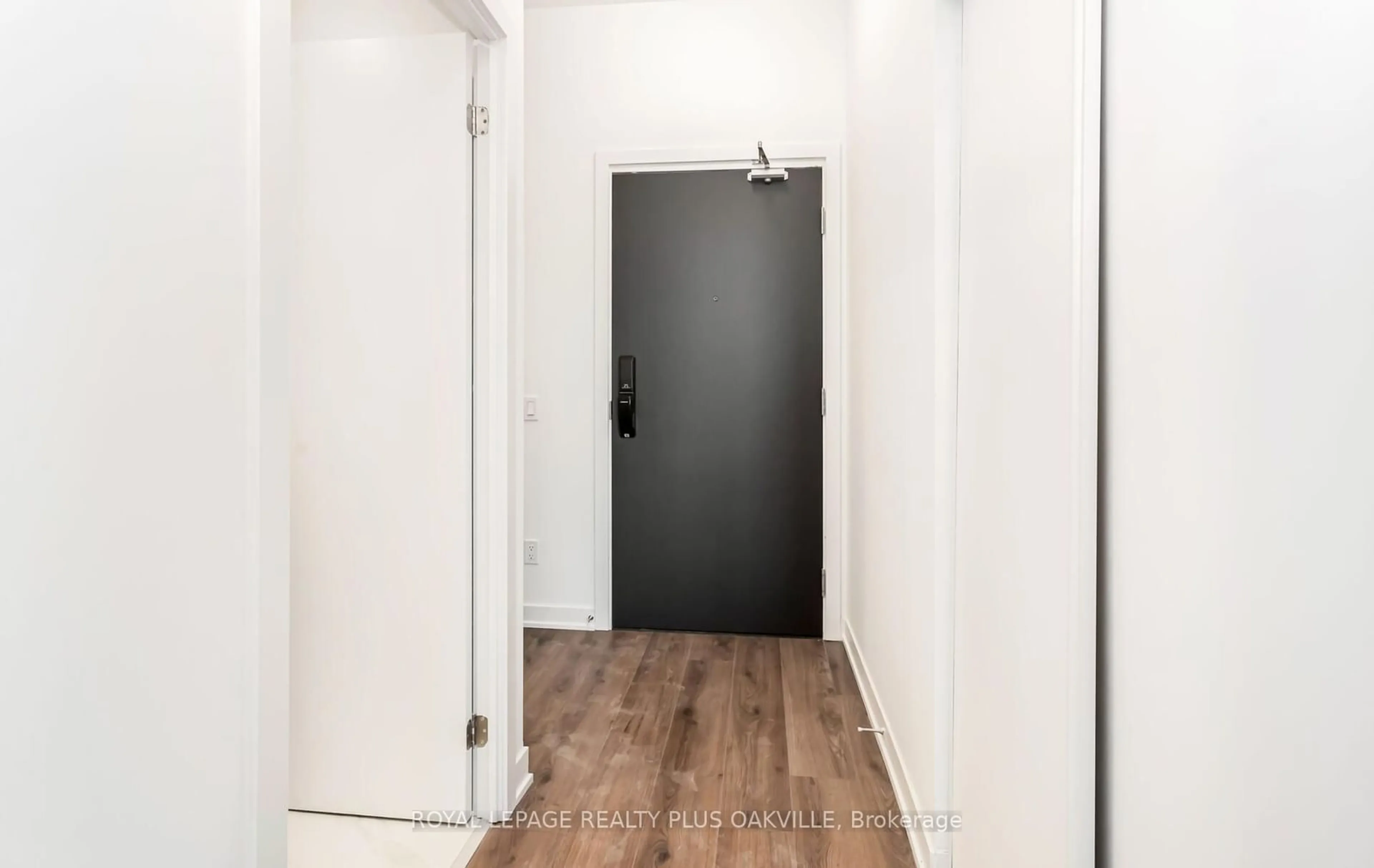 Indoor entryway for 405 Dundas St #238, Oakville Ontario L6M 5P9