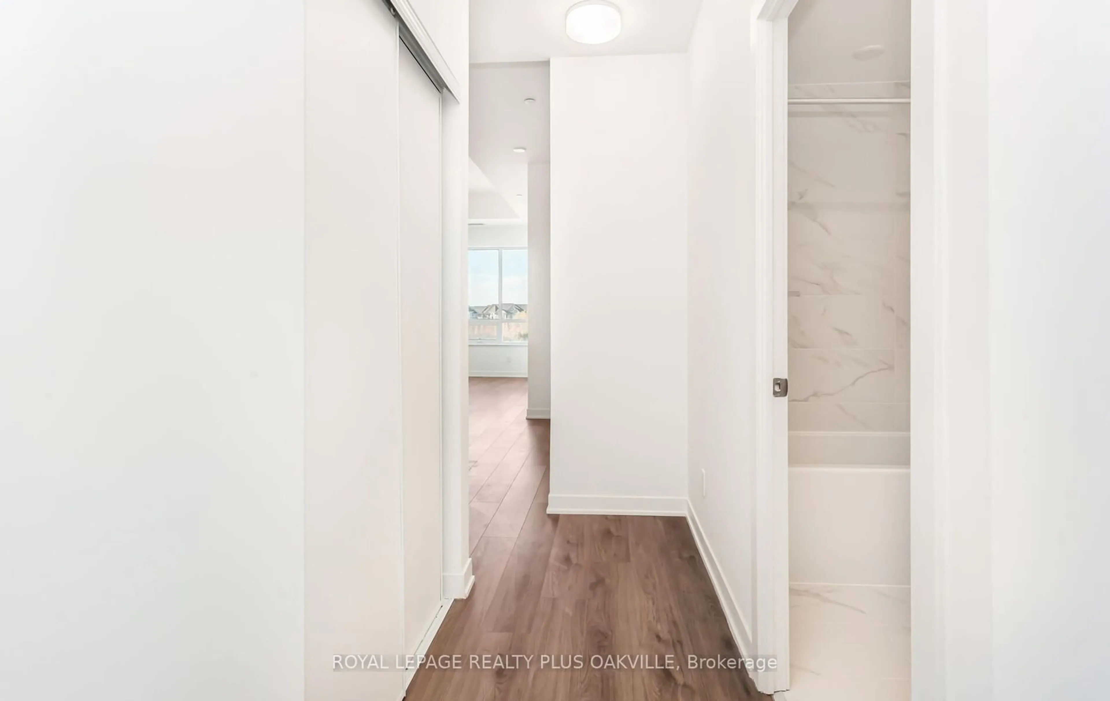 Indoor entryway for 405 Dundas St #238, Oakville Ontario L6M 5P9