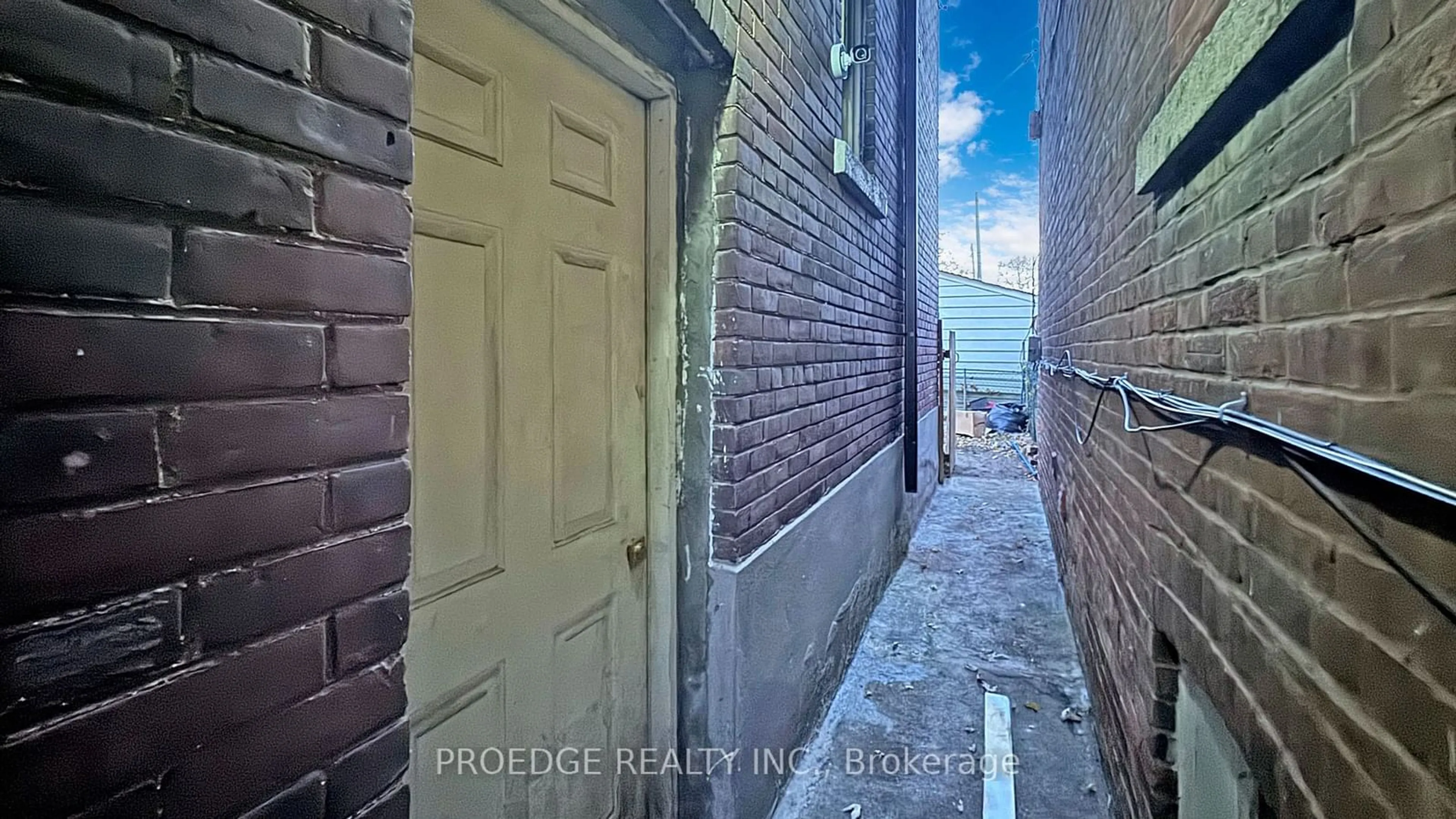 A pic from outside/outdoor area/front of a property/back of a property/a pic from drone, street for 177 Wallace Ave, Toronto Ontario M6H 1V3