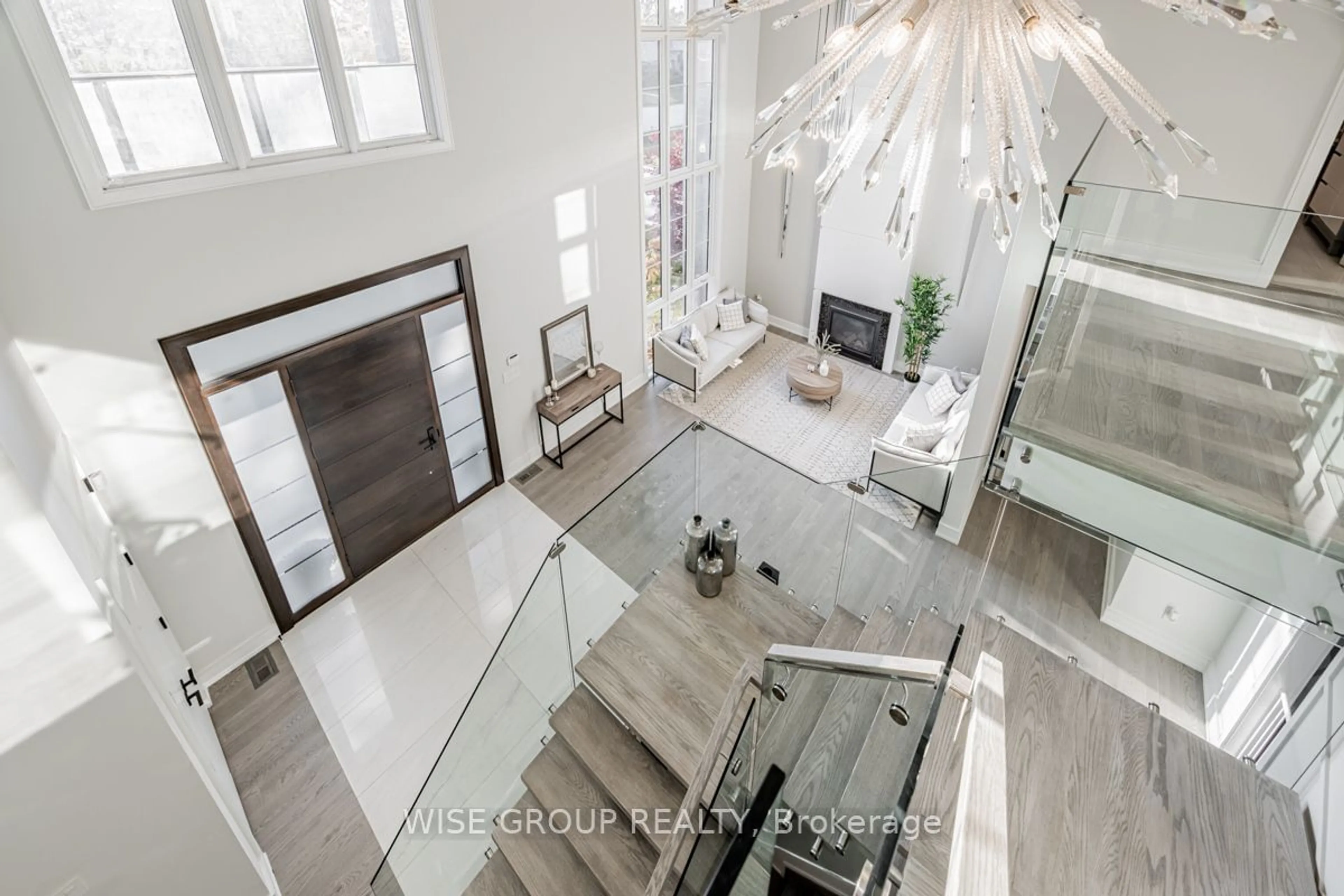 Indoor entryway for 1322 Stanbury Rd, Oakville Ontario L6L 2J4