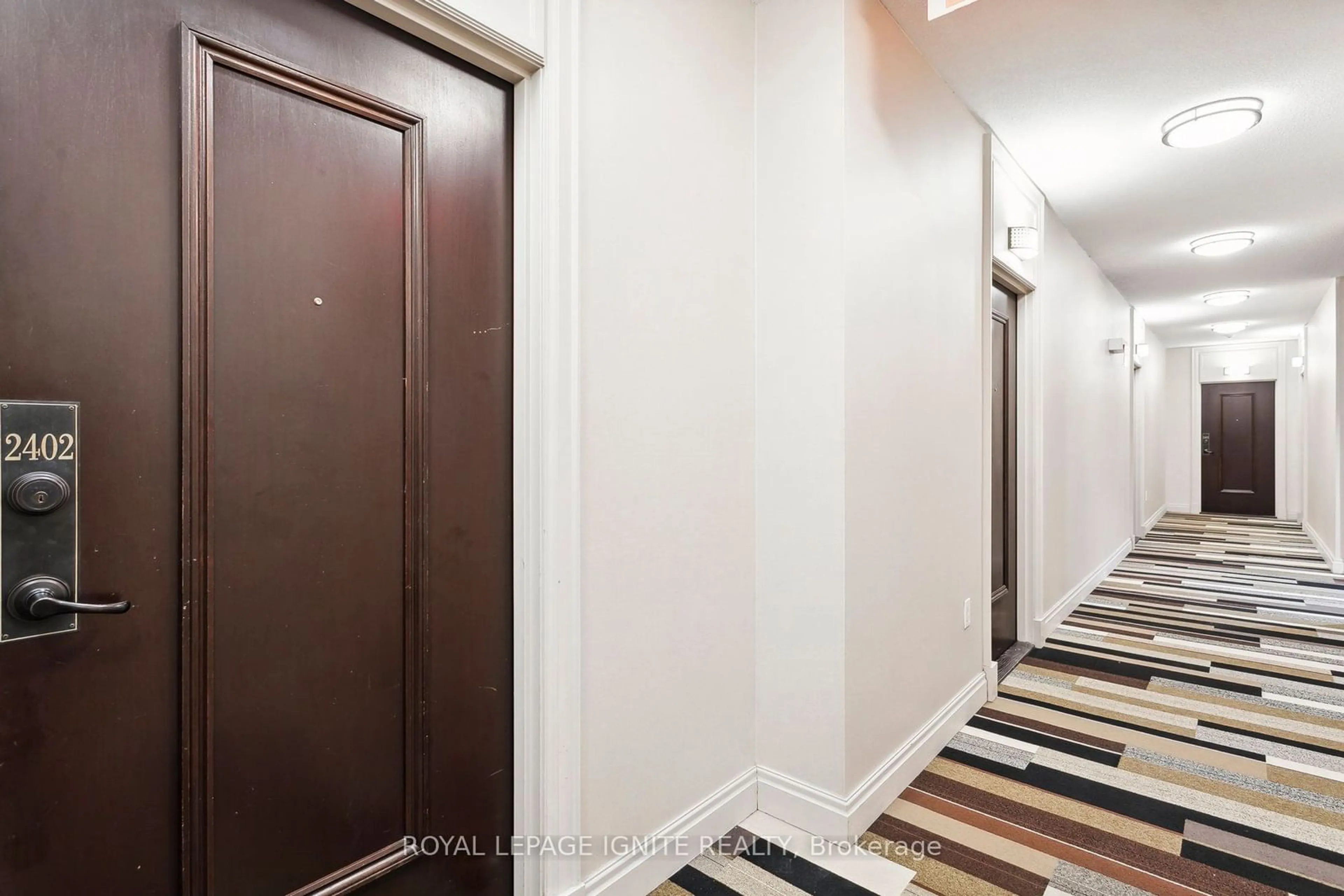 Indoor foyer for 385 Prince Of Wales Dr #2402, Mississauga Ontario L5B 0C6