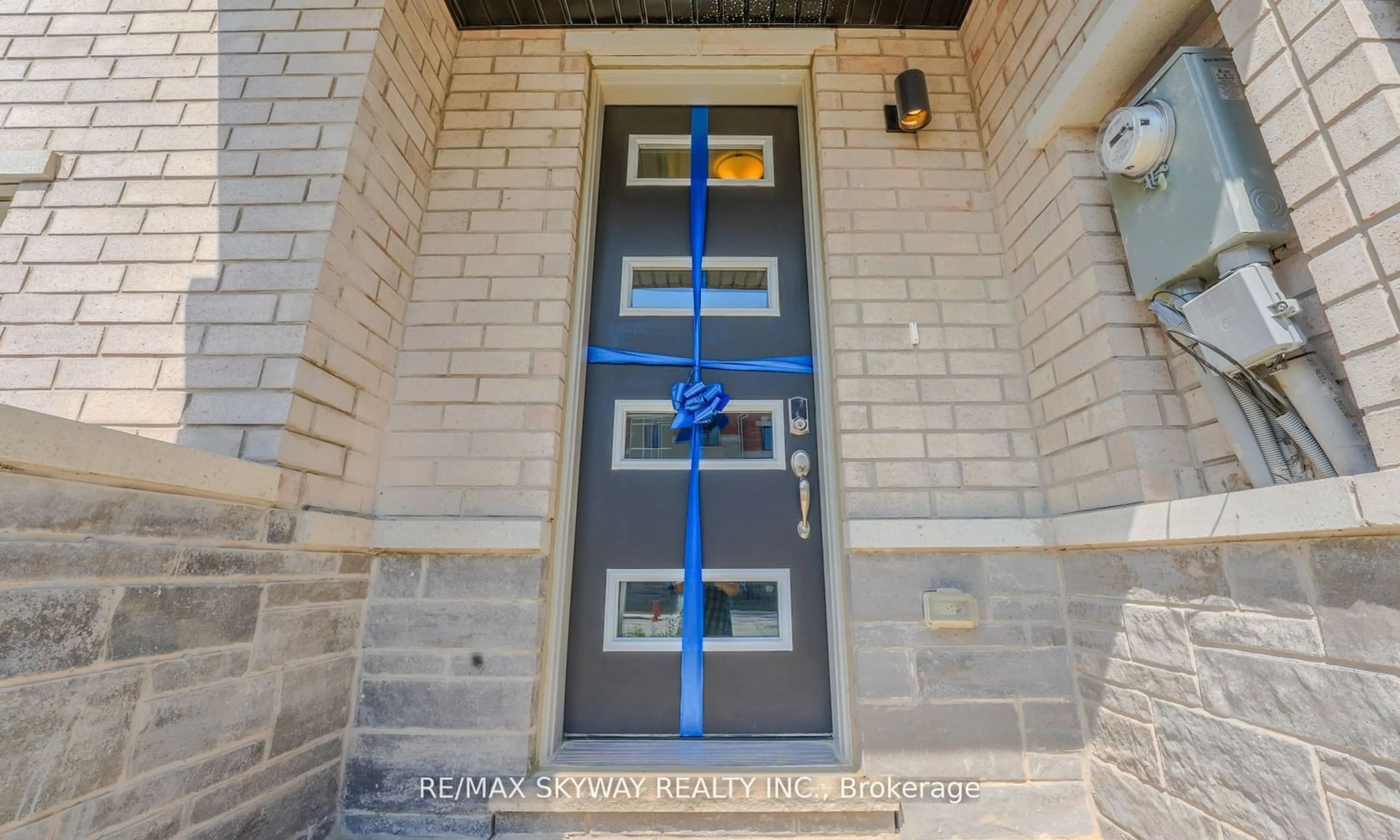 Indoor entryway for 4 Plume St, Brampton Ontario L7A 5K4