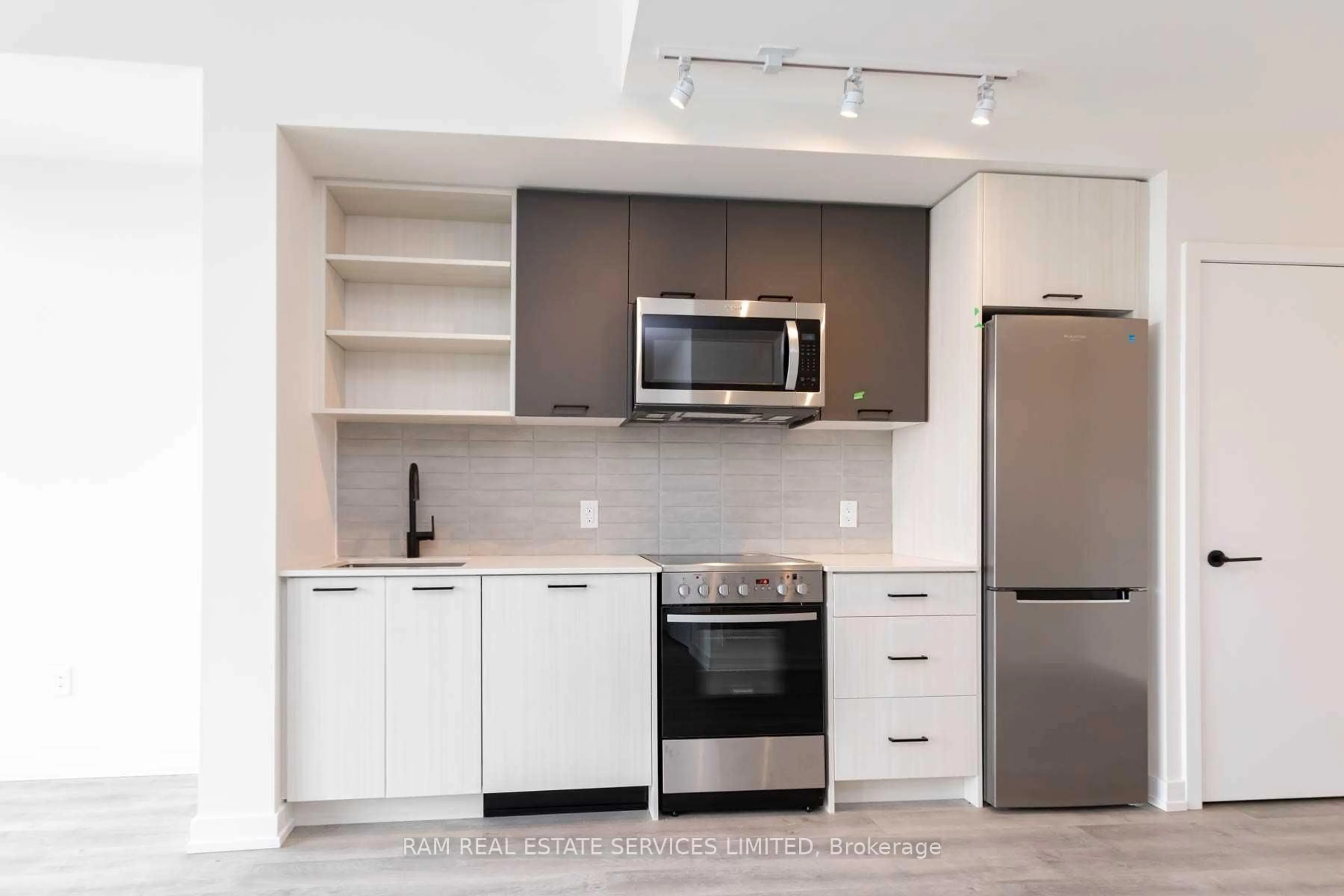 Standard kitchen, unknown for 2300 St Clair Ave #627, Toronto Ontario M6N 1K8