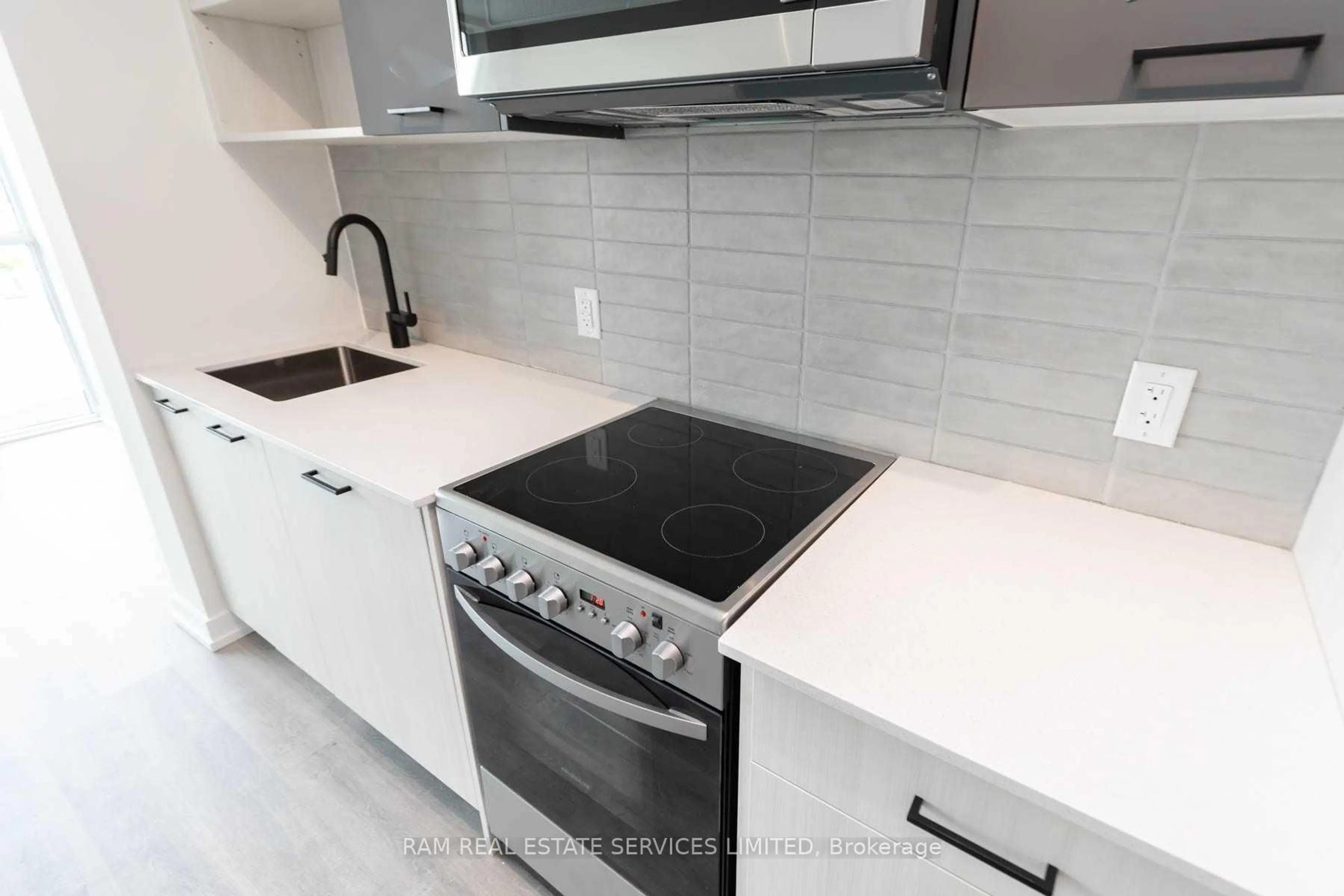 Standard kitchen, ceramic/tile floor for 2300 St Clair Ave #627, Toronto Ontario M6N 1K8