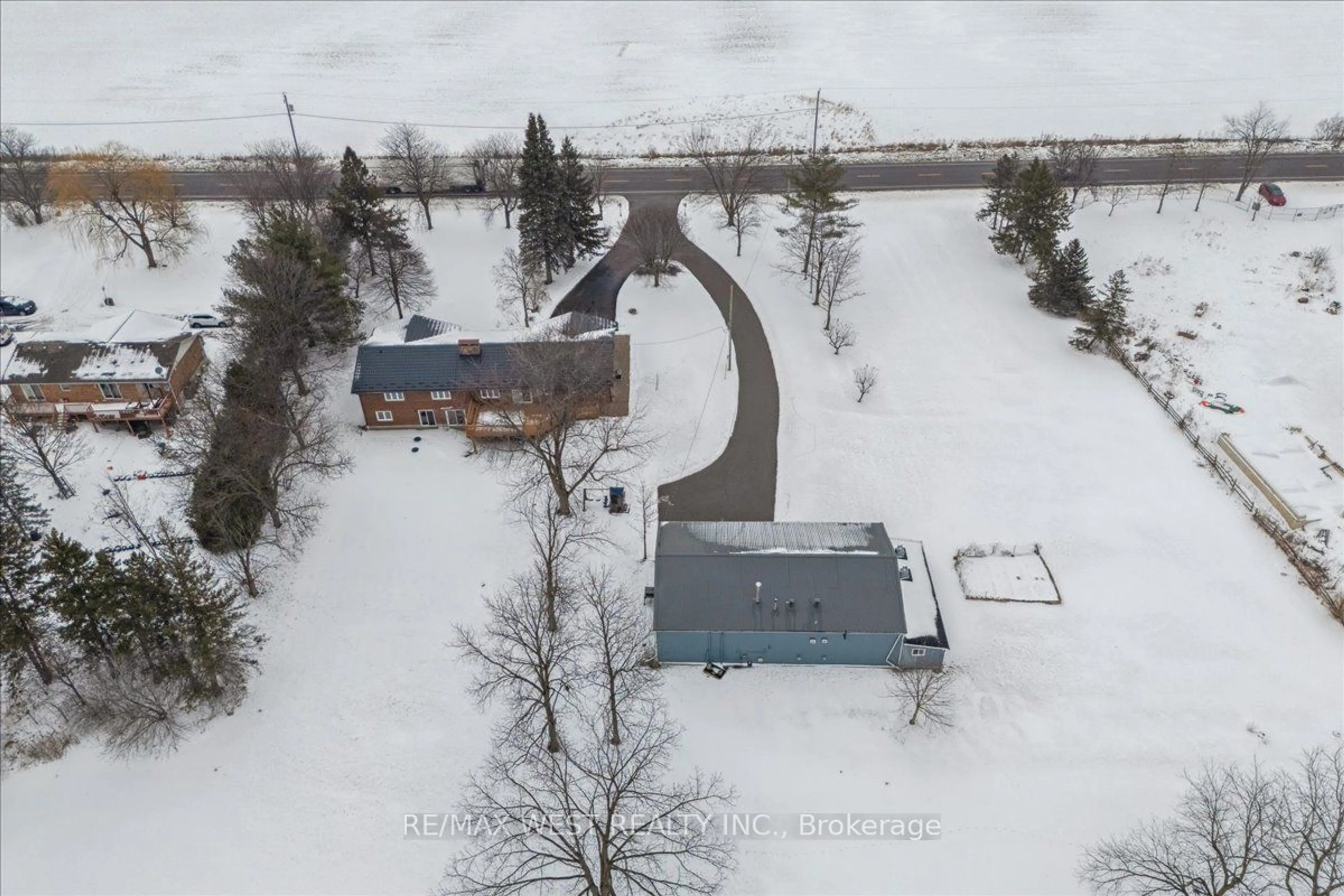 A pic from outside/outdoor area/front of a property/back of a property/a pic from drone, street for 8438 Ninth Line, Halton Hills Ontario L0P 1K0