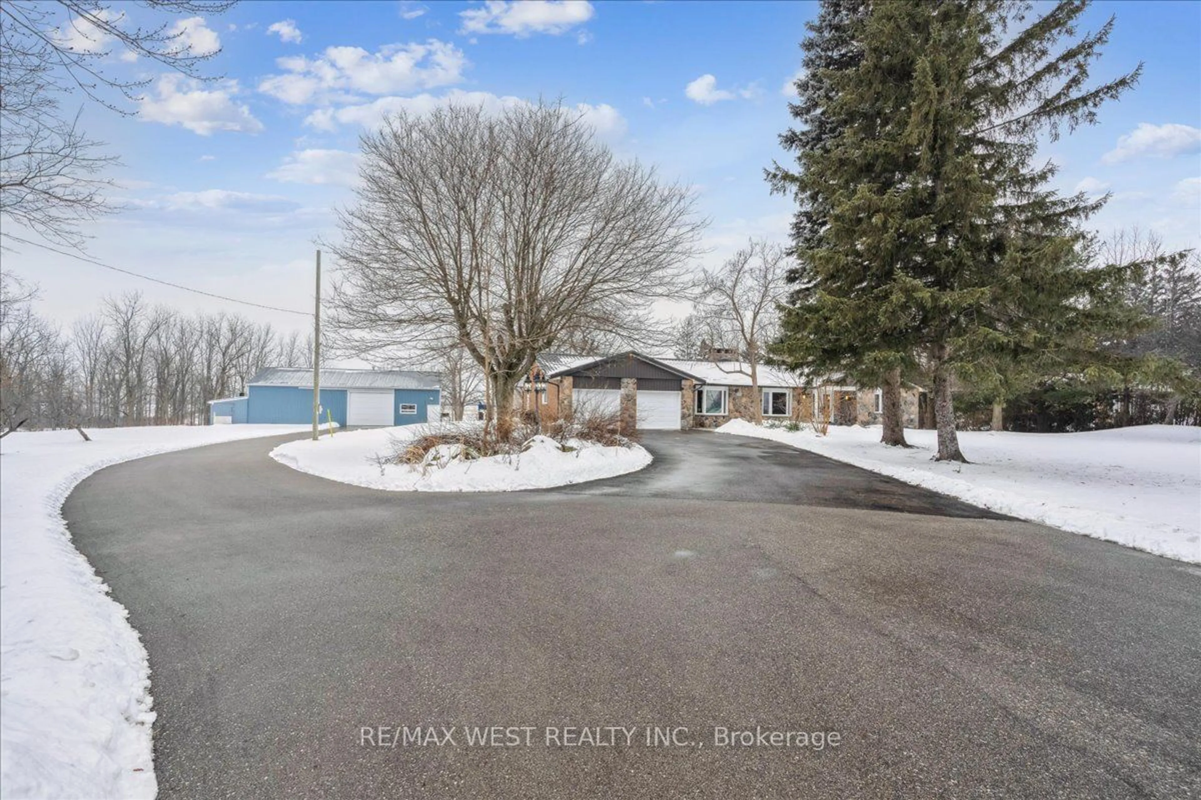 A pic from outside/outdoor area/front of a property/back of a property/a pic from drone, water/lake/river/ocean view for 8438 Ninth Line, Halton Hills Ontario L0P 1K0