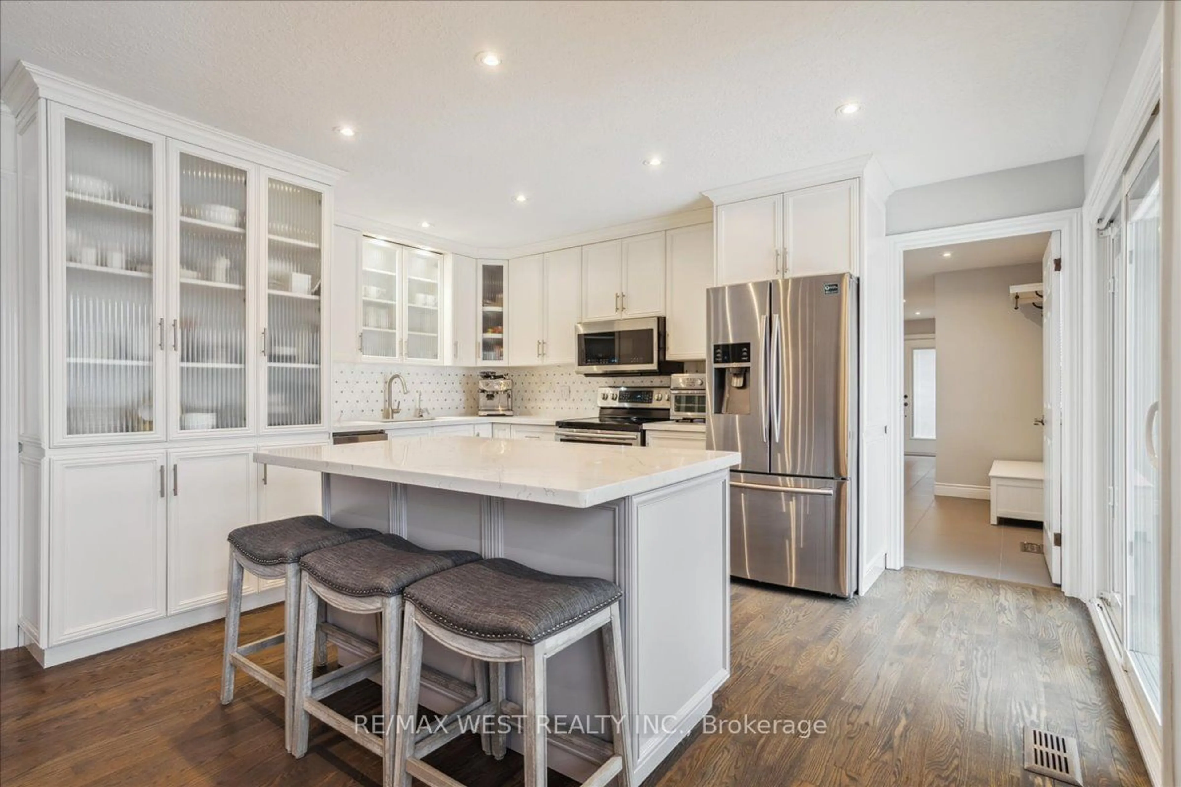 Open concept kitchen, unknown for 8438 Ninth Line, Halton Hills Ontario L0P 1K0