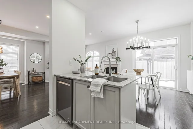 Additional property image - 3895 Leonardo St