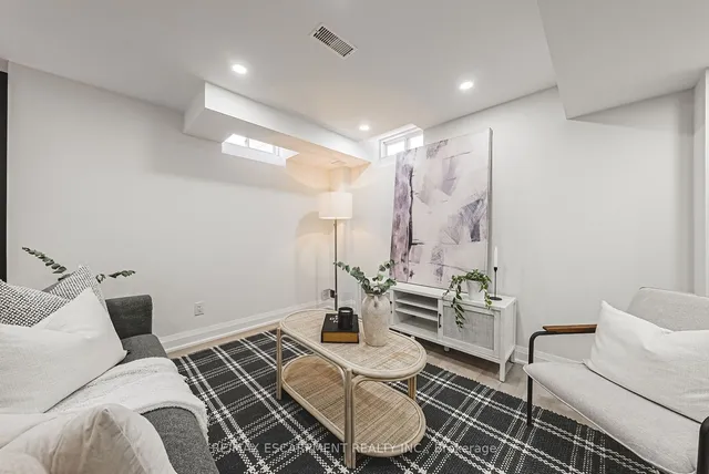 Additional property image - 3895 Leonardo St