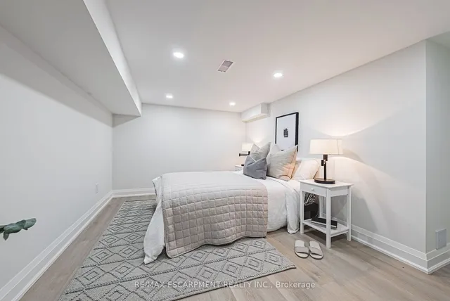 Additional property image - 3895 Leonardo St