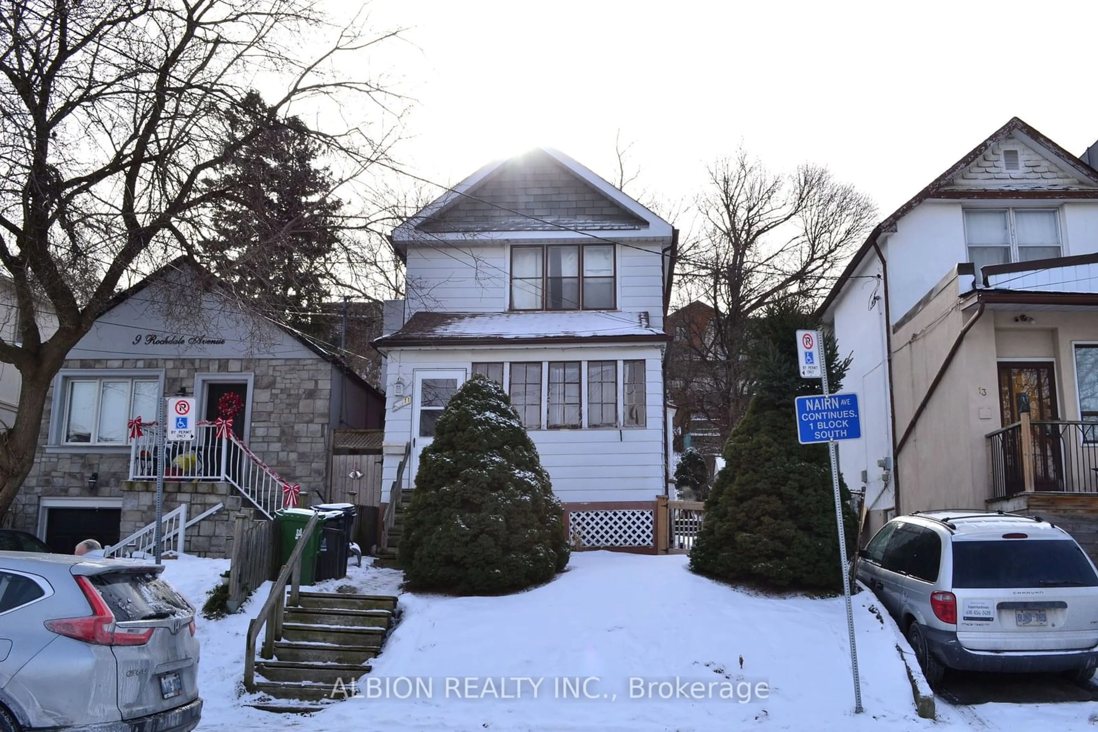 A pic from outside/outdoor area/front of a property/back of a property/a pic from drone, street for 11 Rochdale Ave, Toronto Ontario M6E 1W9