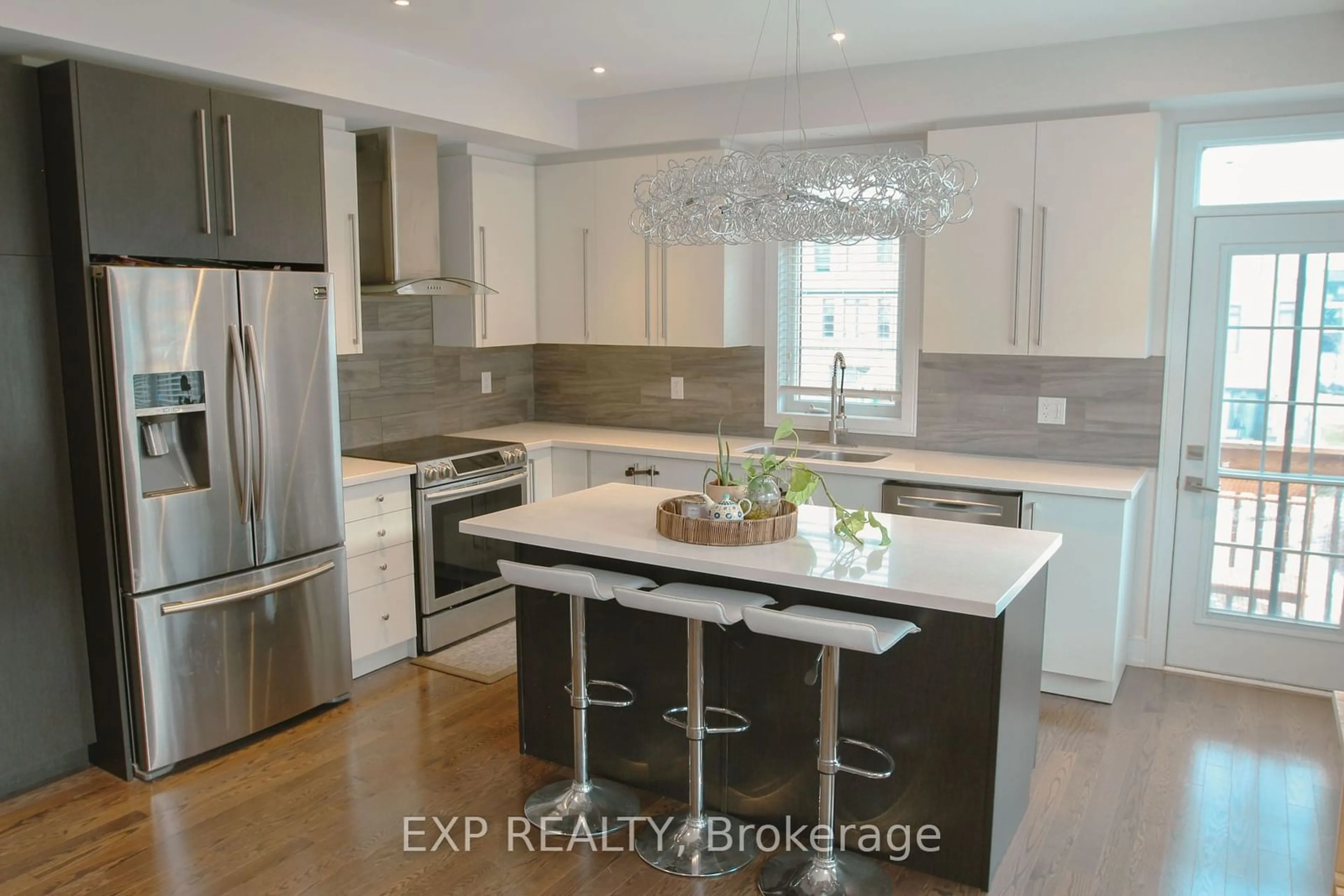 Contemporary kitchen, unknown for 607 Mermaid Cres, Mississauga Ontario L5G 0B3