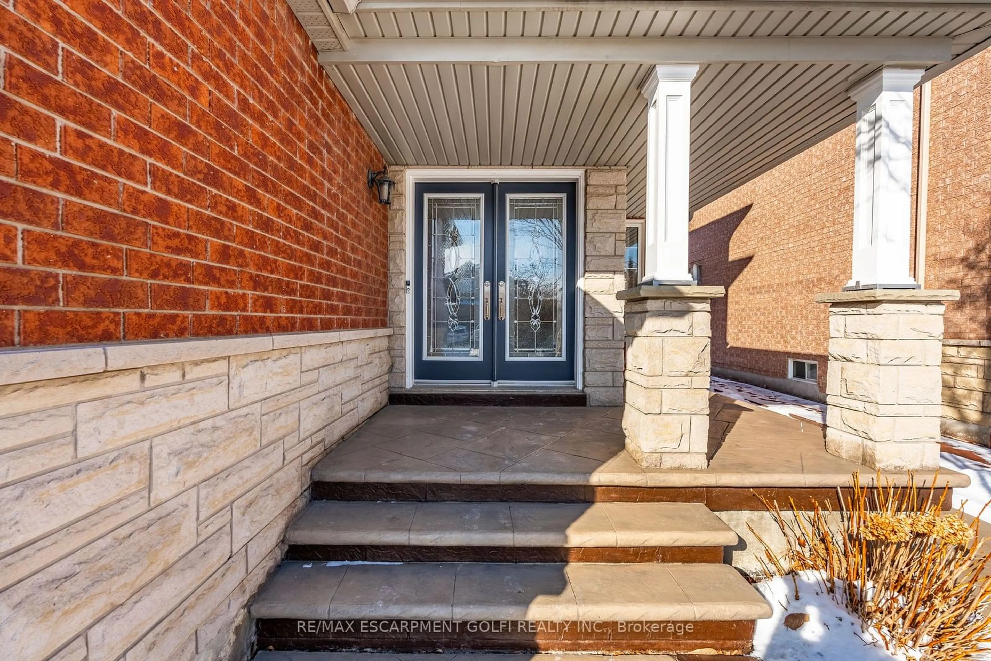 Indoor entryway for 3193 Innisdale Rd, Mississauga Ontario L5N 7T3