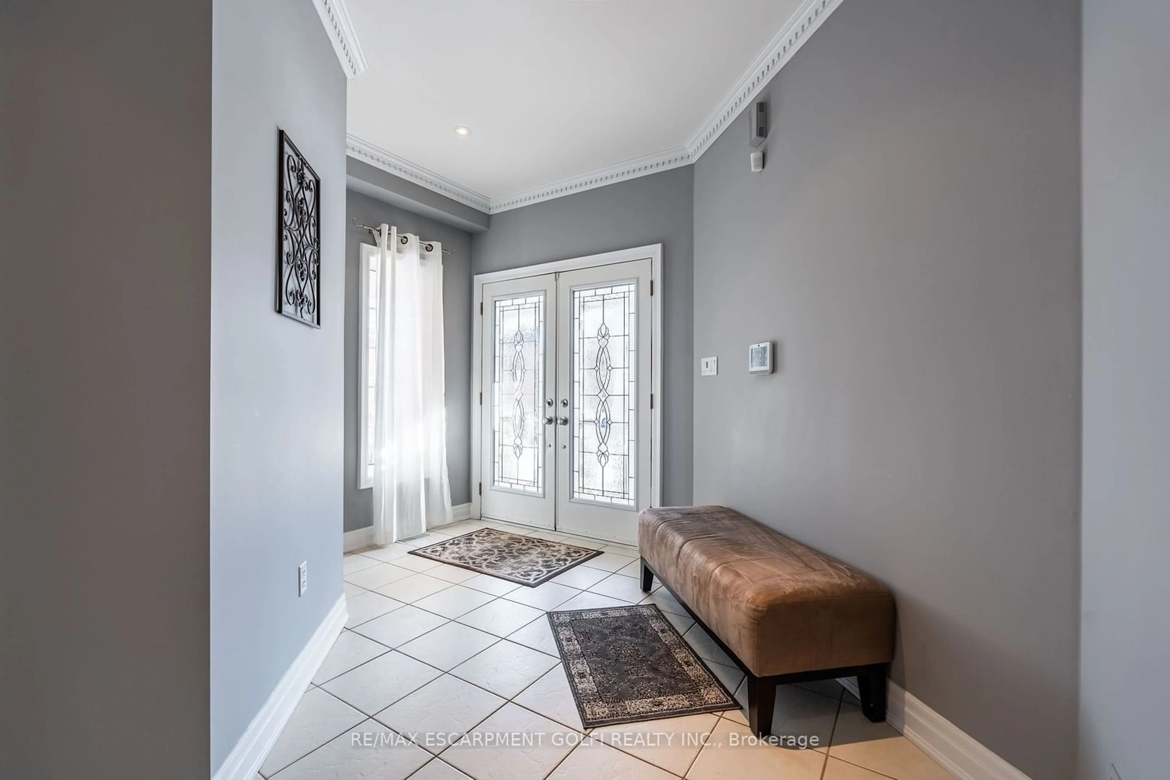 Indoor entryway for 3193 Innisdale Rd, Mississauga Ontario L5N 7T3