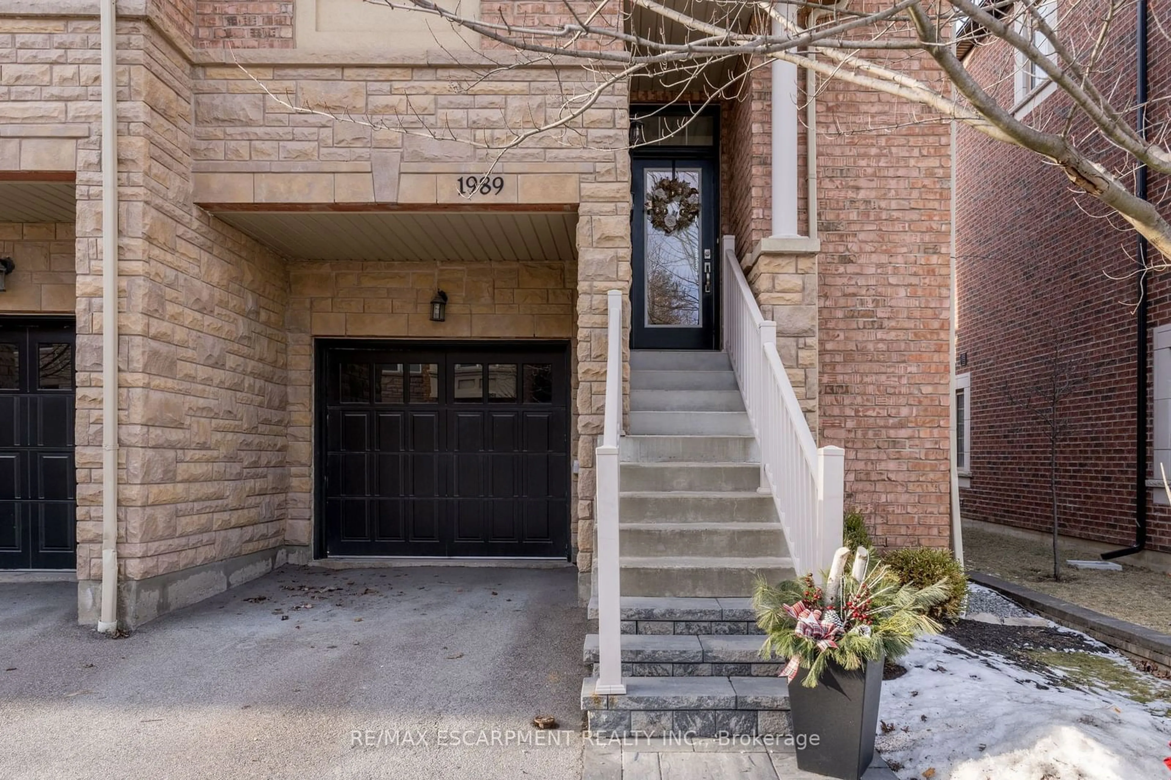 Indoor entryway for 1989 Oana Dr, Mississauga Ontario L5J 0A5