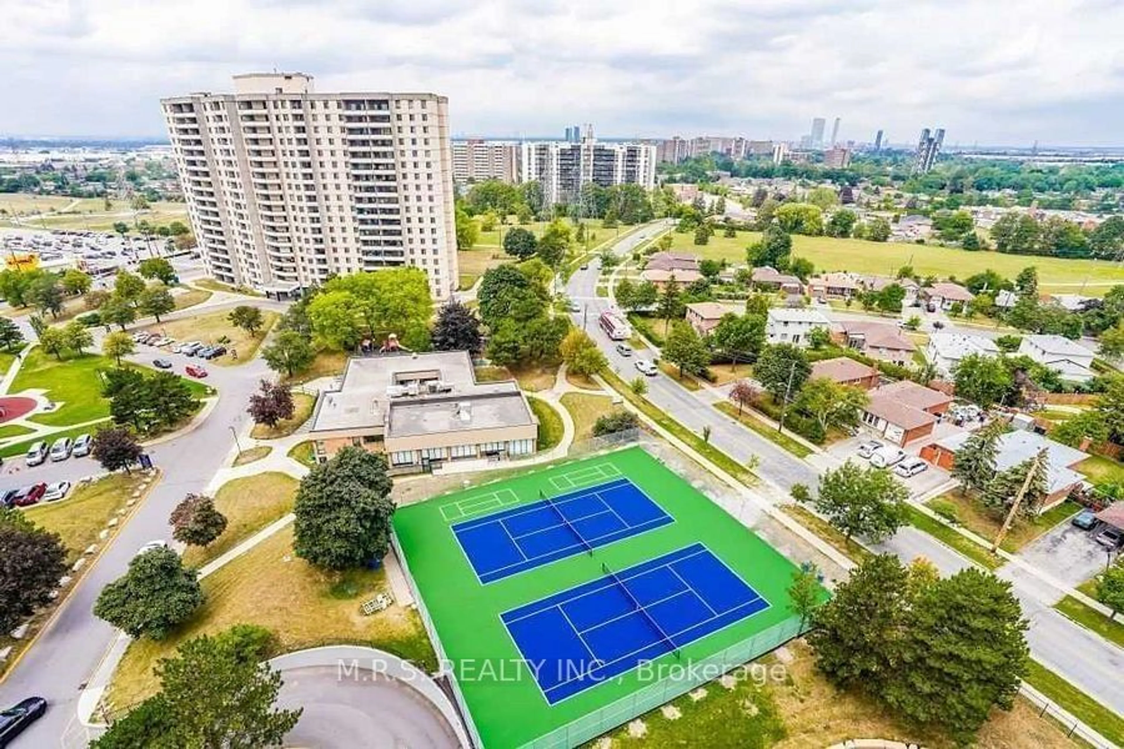 A pic from outside/outdoor area/front of a property/back of a property/a pic from drone, city buildings view from balcony for 5 San Romano Way #1803, Toronto Ontario M3N 2Y4