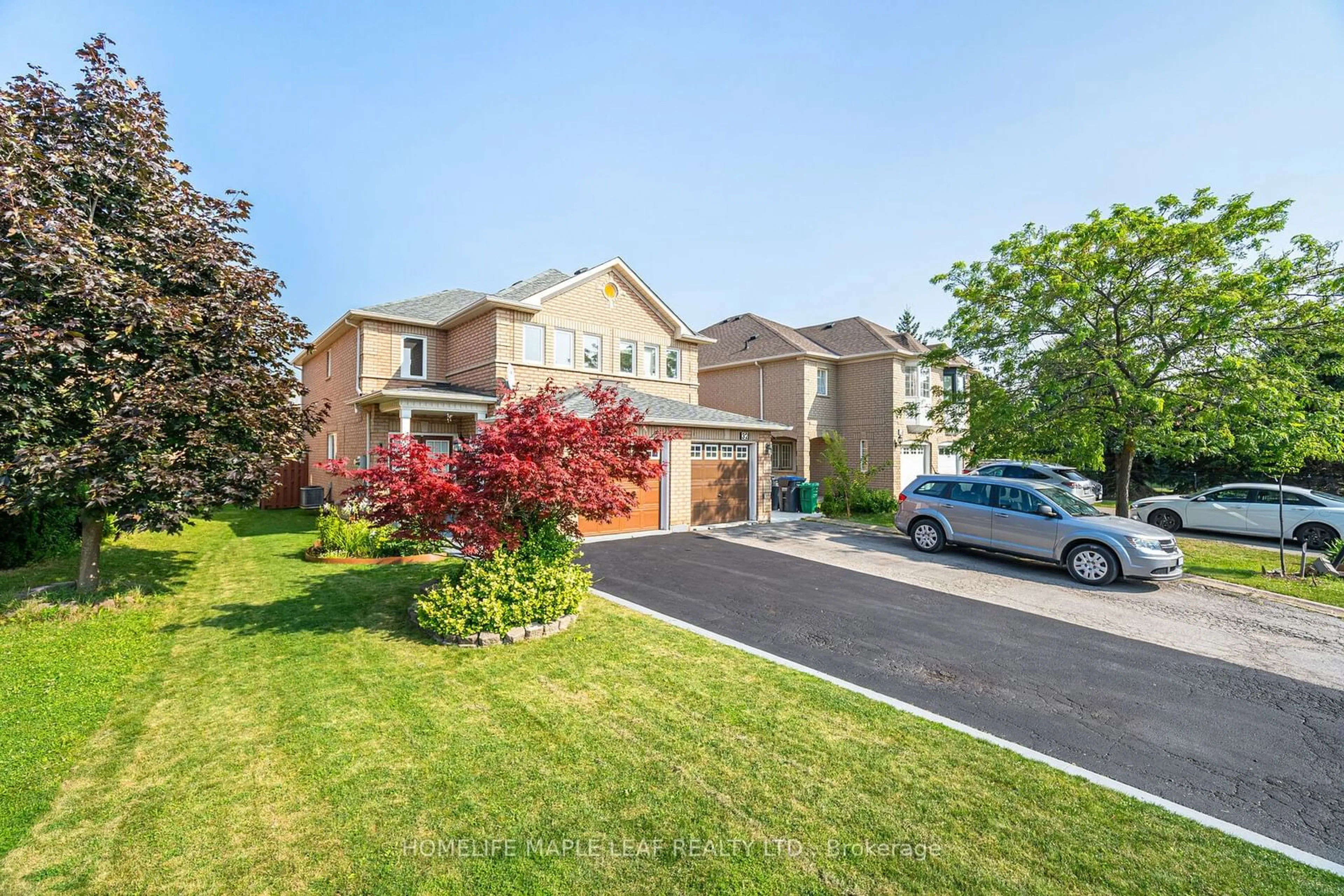 A pic from outside/outdoor area/front of a property/back of a property/a pic from drone, street for 30 Silo Crt, Brampton Ontario L6X 4S4