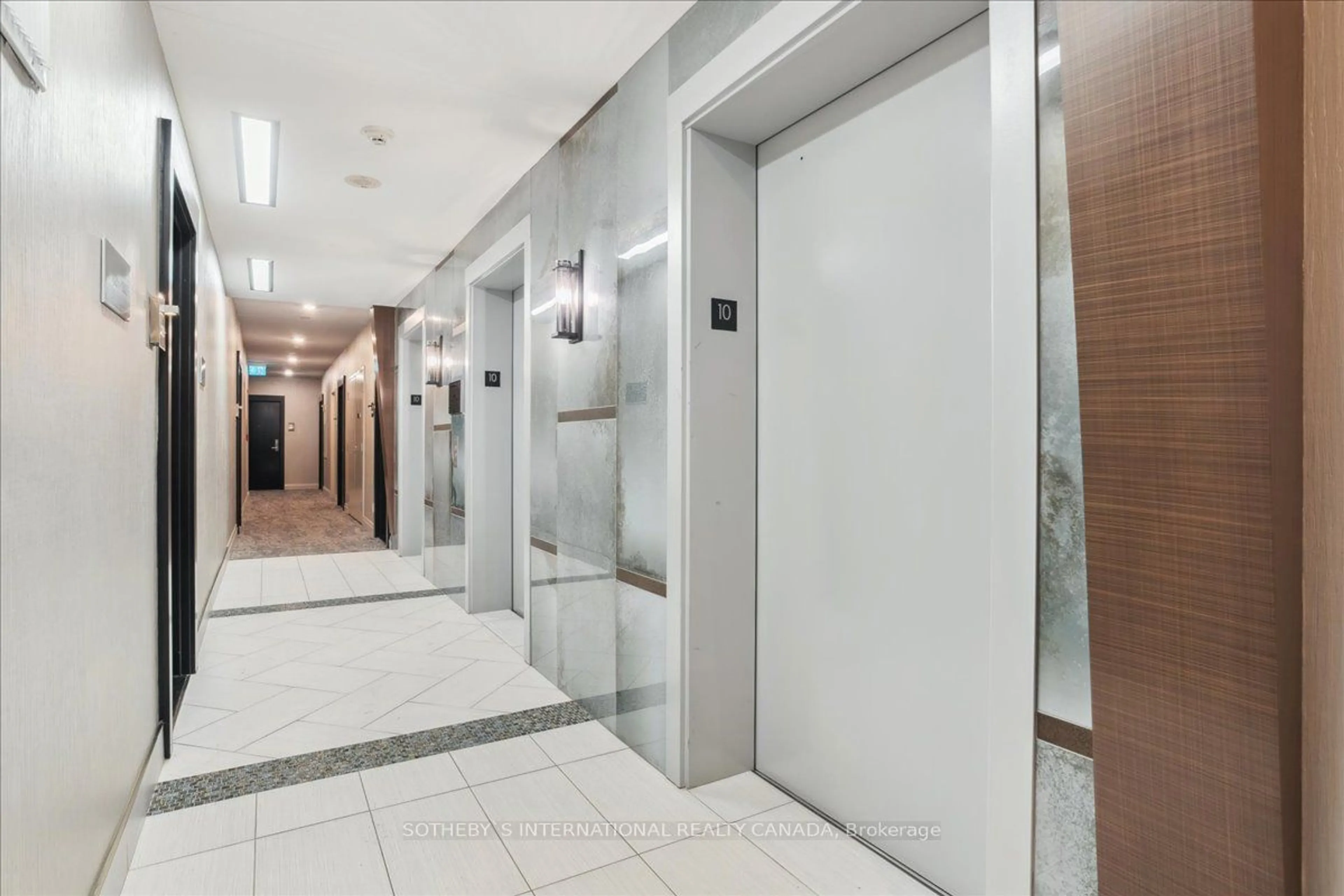 Indoor foyer for 165 Legion Rd #1022, Toronto Ontario M8Y 0B3