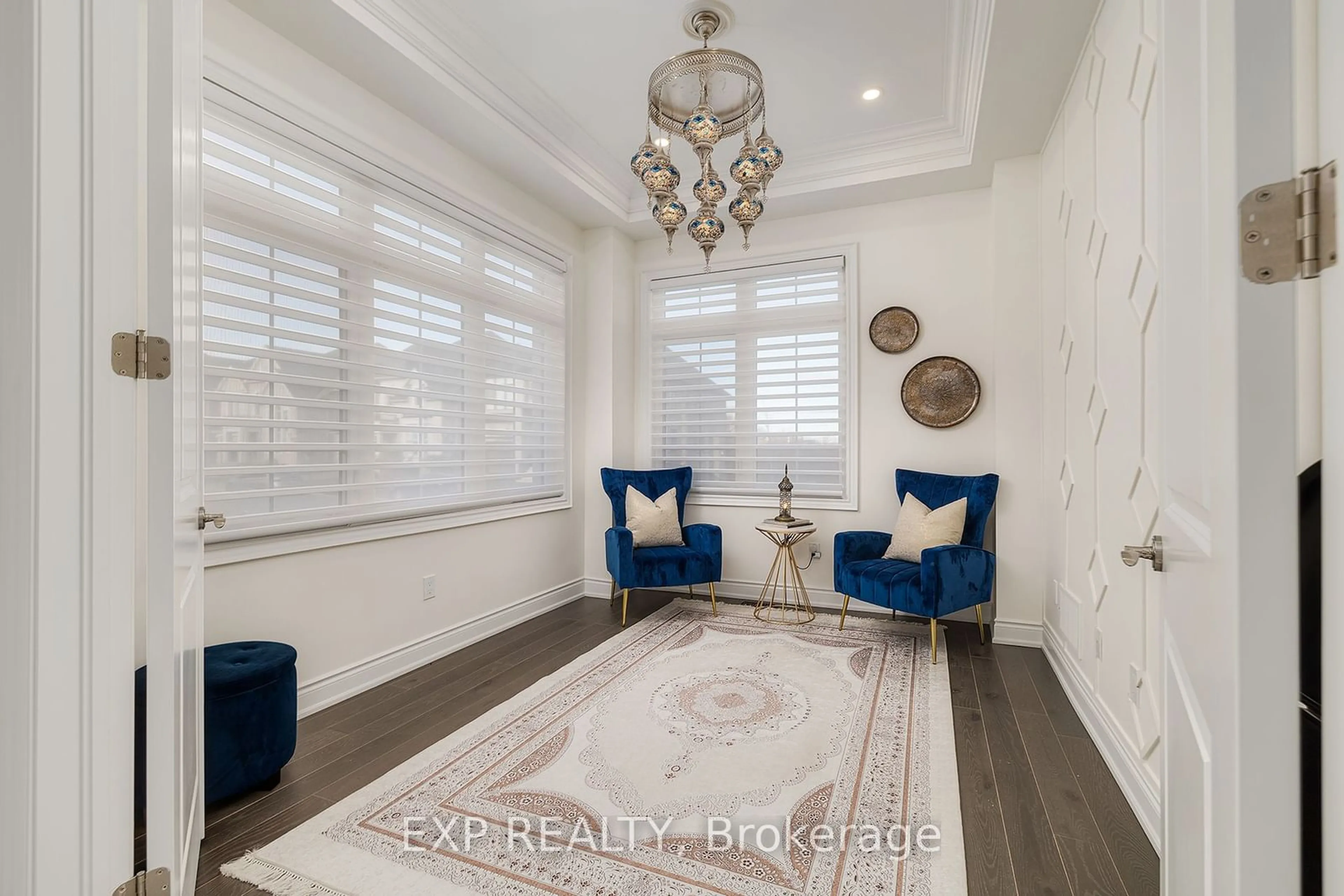 Indoor entryway for 19 Gladiolus St, Brampton Ontario L6Y 6C8