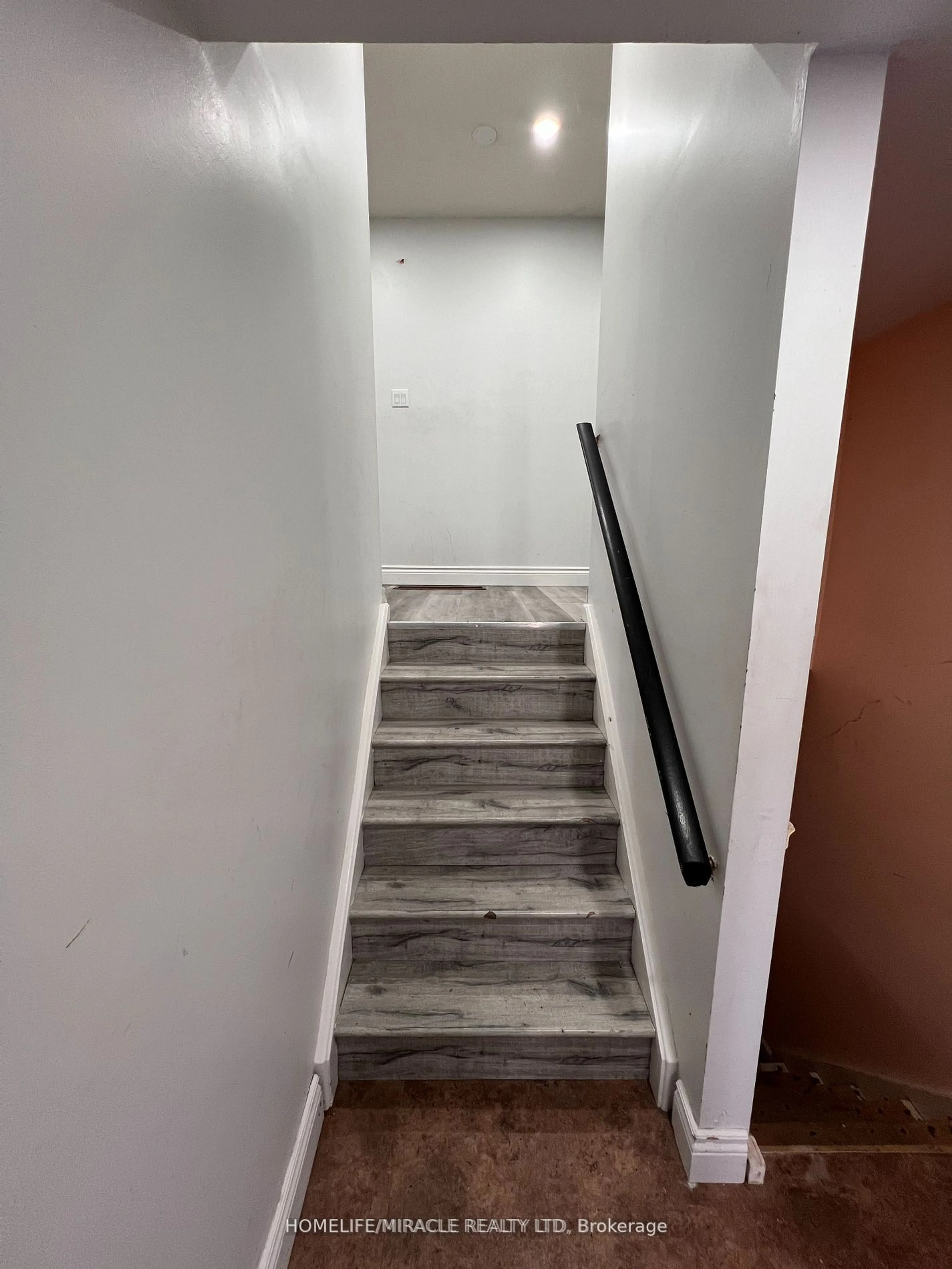 Stairs for 93 Greenbriar Rd, Brampton Ontario L6S 2A4