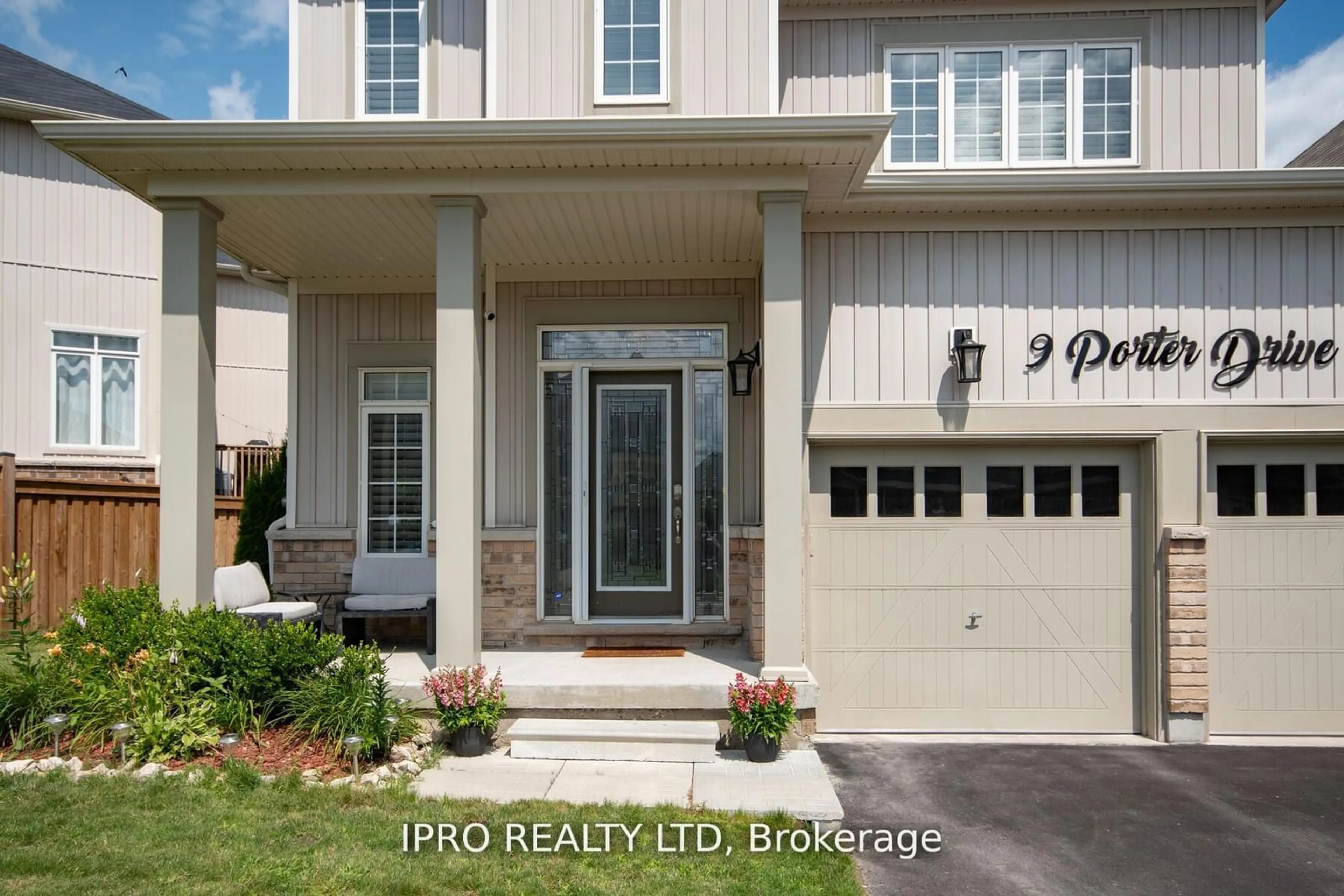 Indoor entryway for 9 Porter Dr, Orangeville Ontario L9W 6Z4