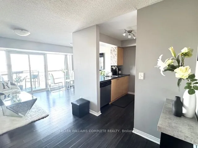 Additional property image - 215 Queen St Unit 711