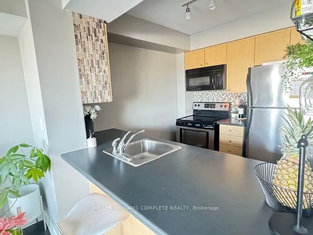 Additional property image - 215 Queen St Unit 711