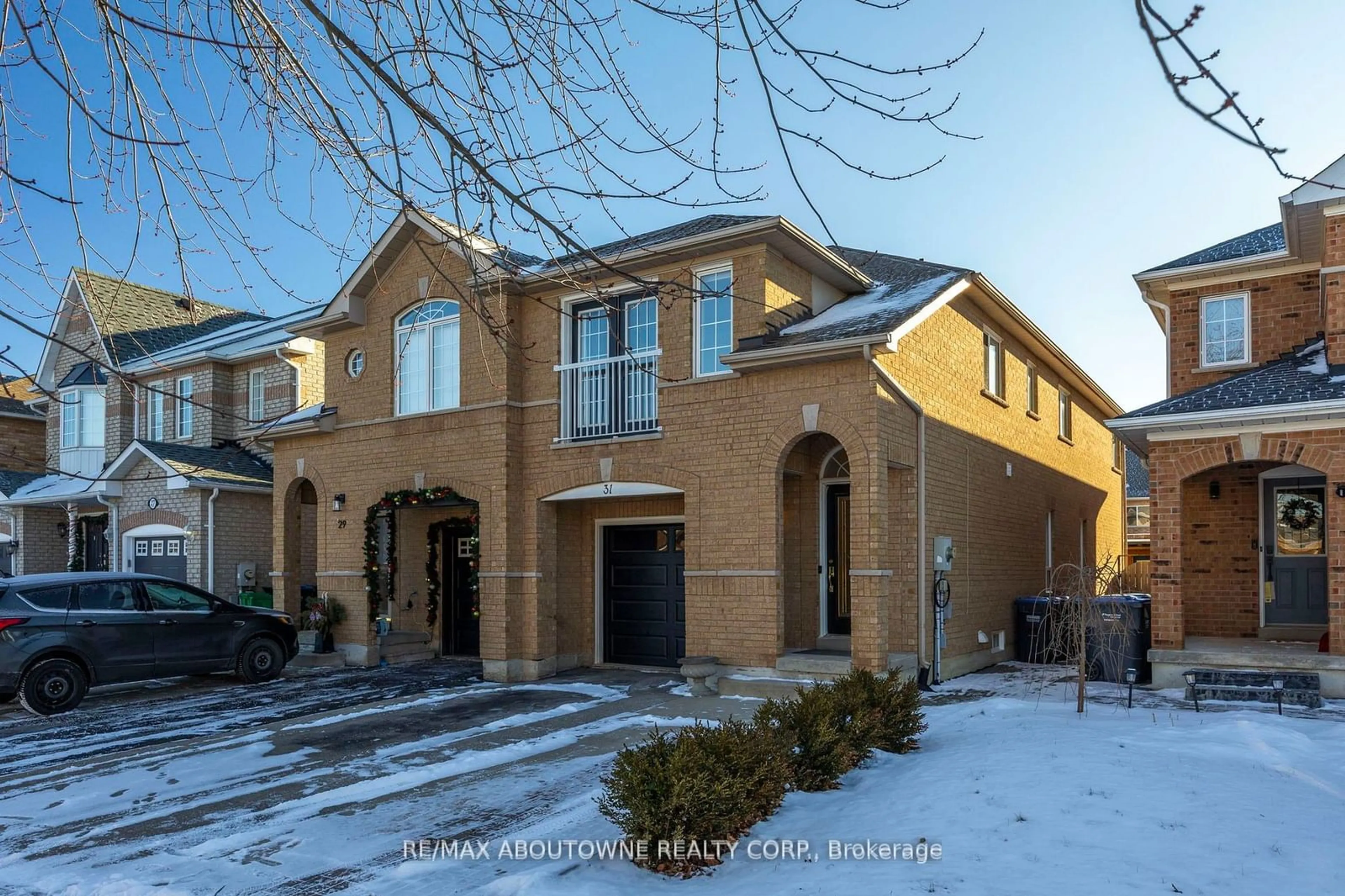 Home with brick exterior material, street for 31 Knoll Haven Circ, Caledon Ontario L7E 2V5